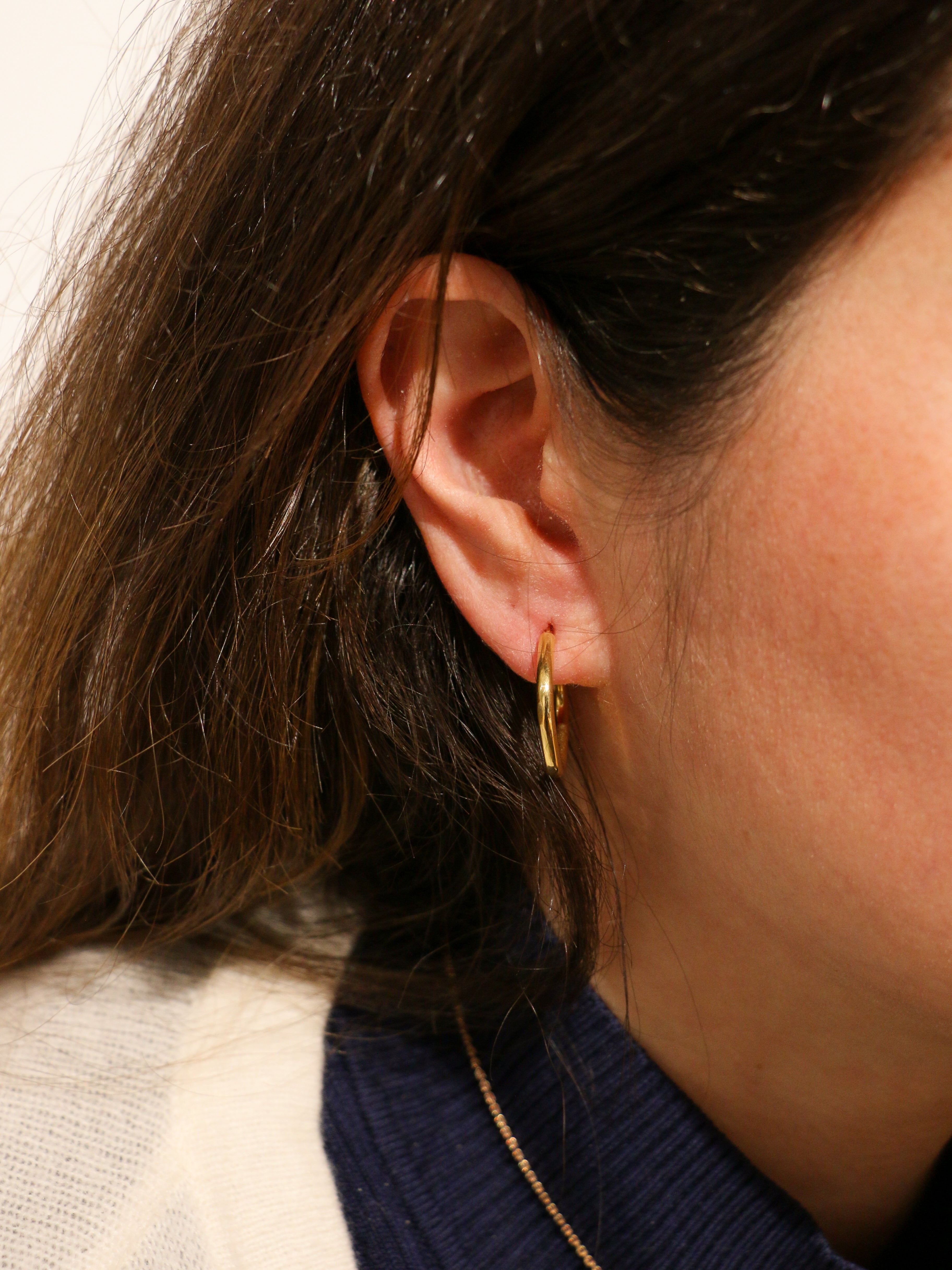 Pair of square hoop earrings in 18k gold