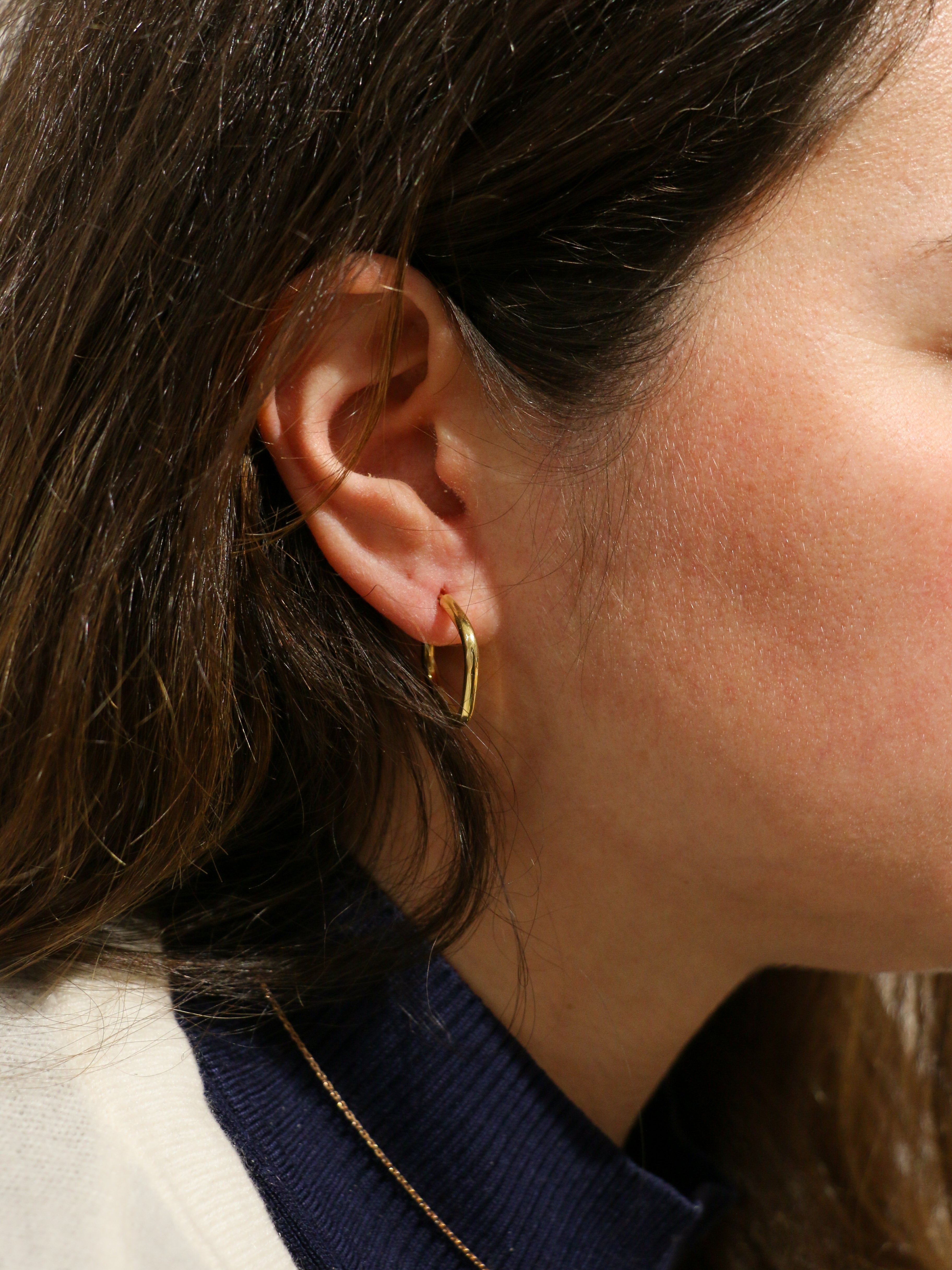 Pair of square hoop earrings in 18k gold