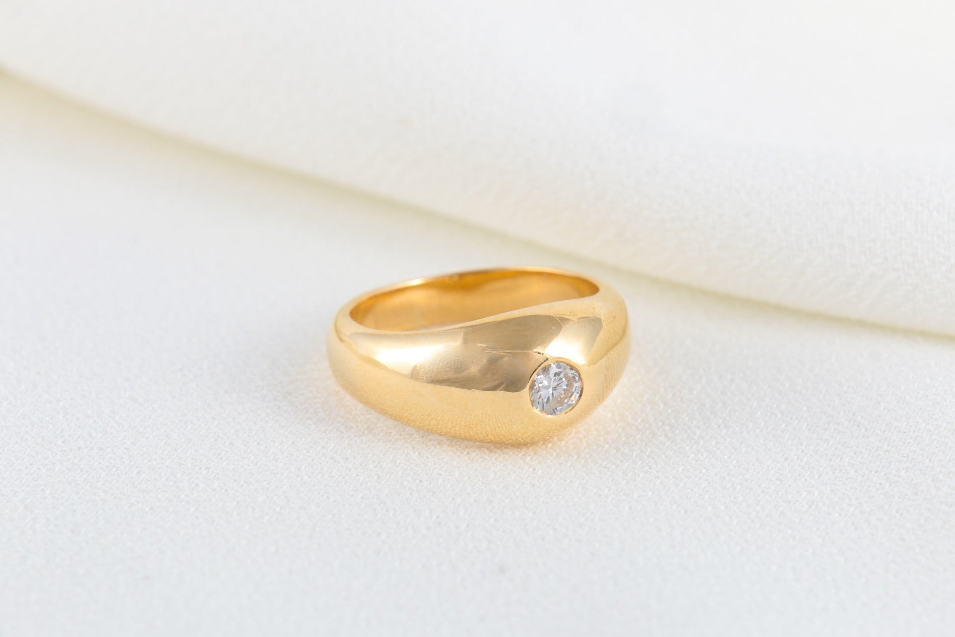 Vintage English Bangle Ring in Gold and Diamond