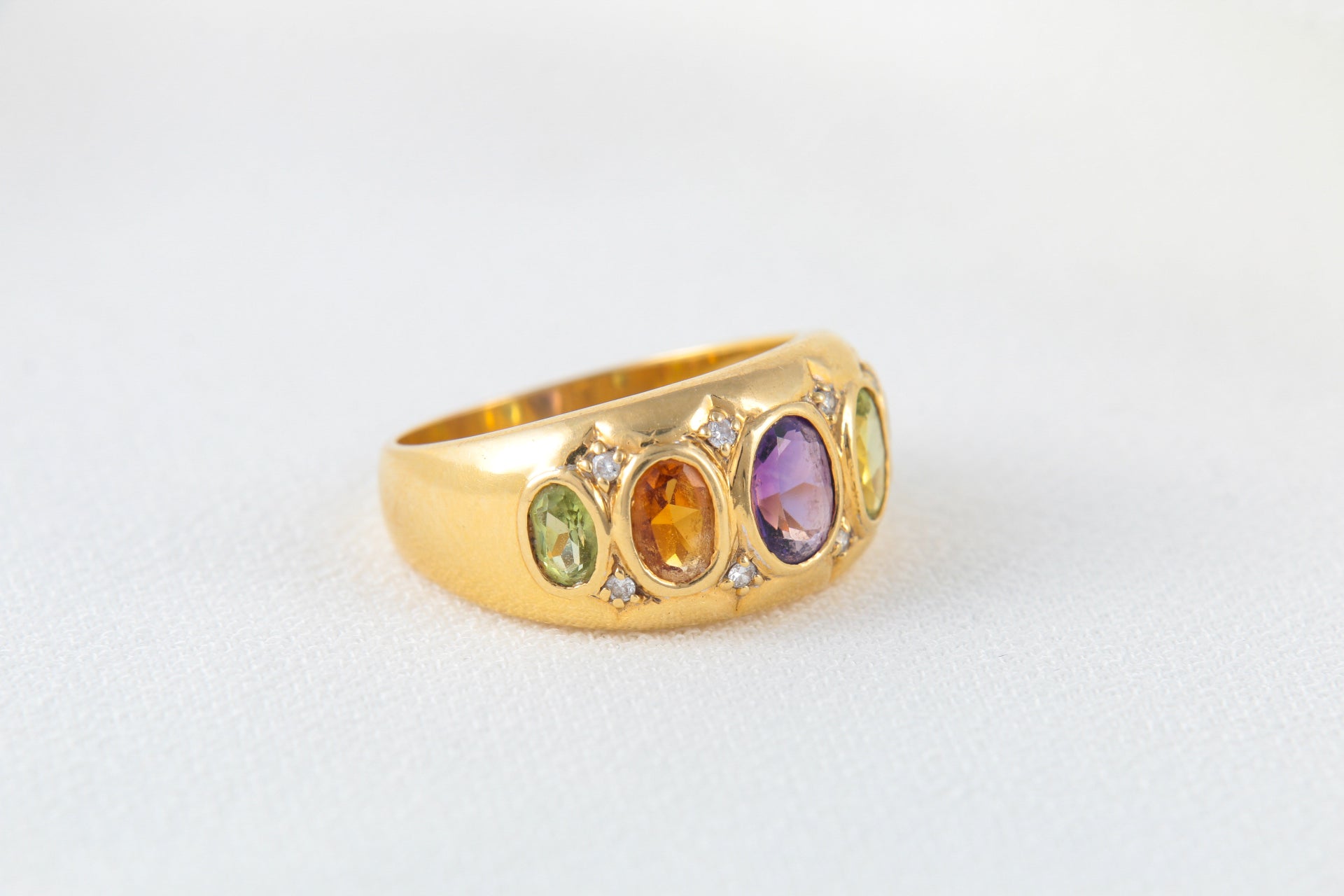 Vintage Ring in Gold, Diamonds and Fine Stones