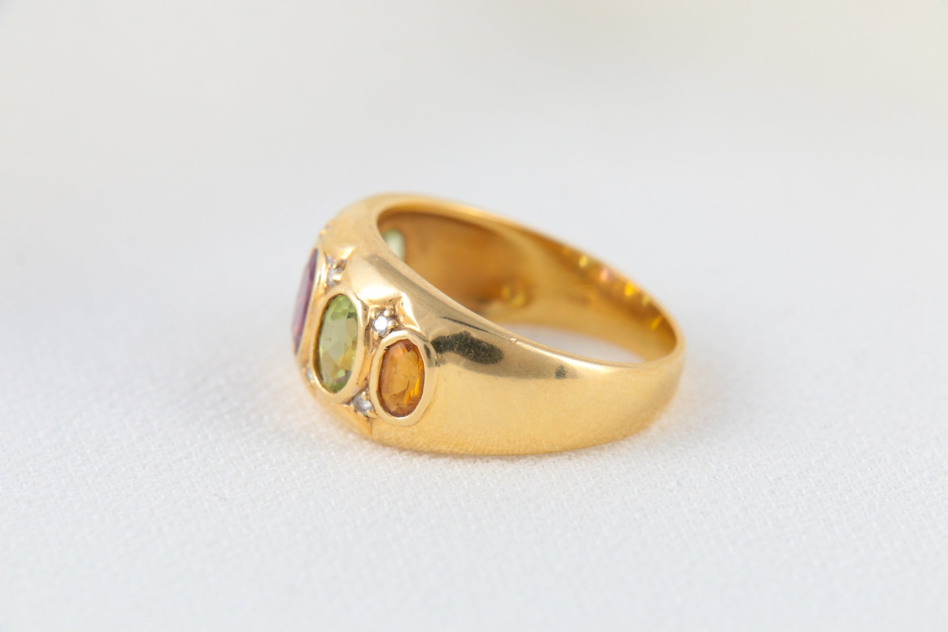 Vintage Ring in Gold, Diamonds and Fine Stones