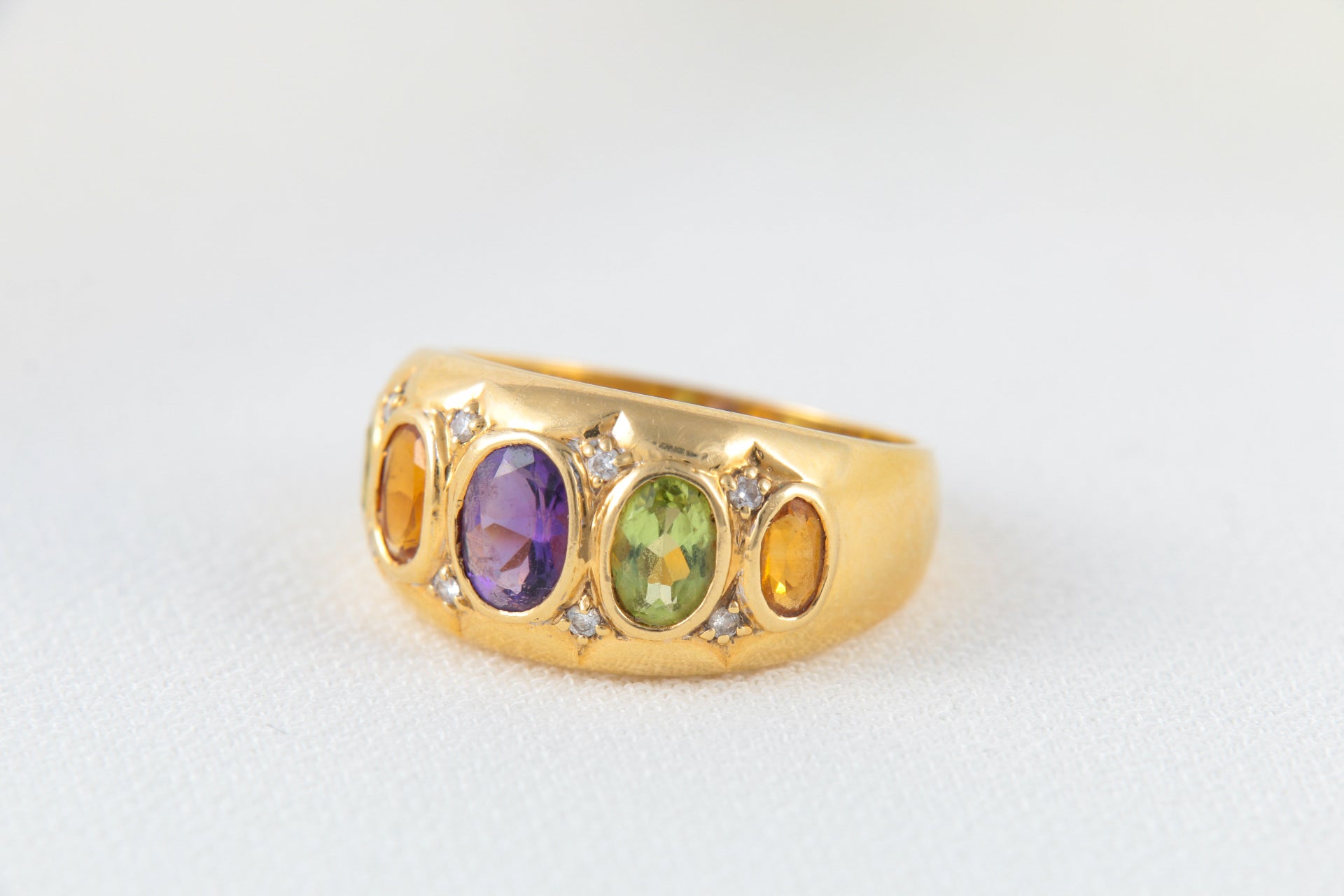 Vintage Ring in Gold, Diamonds and Fine Stones