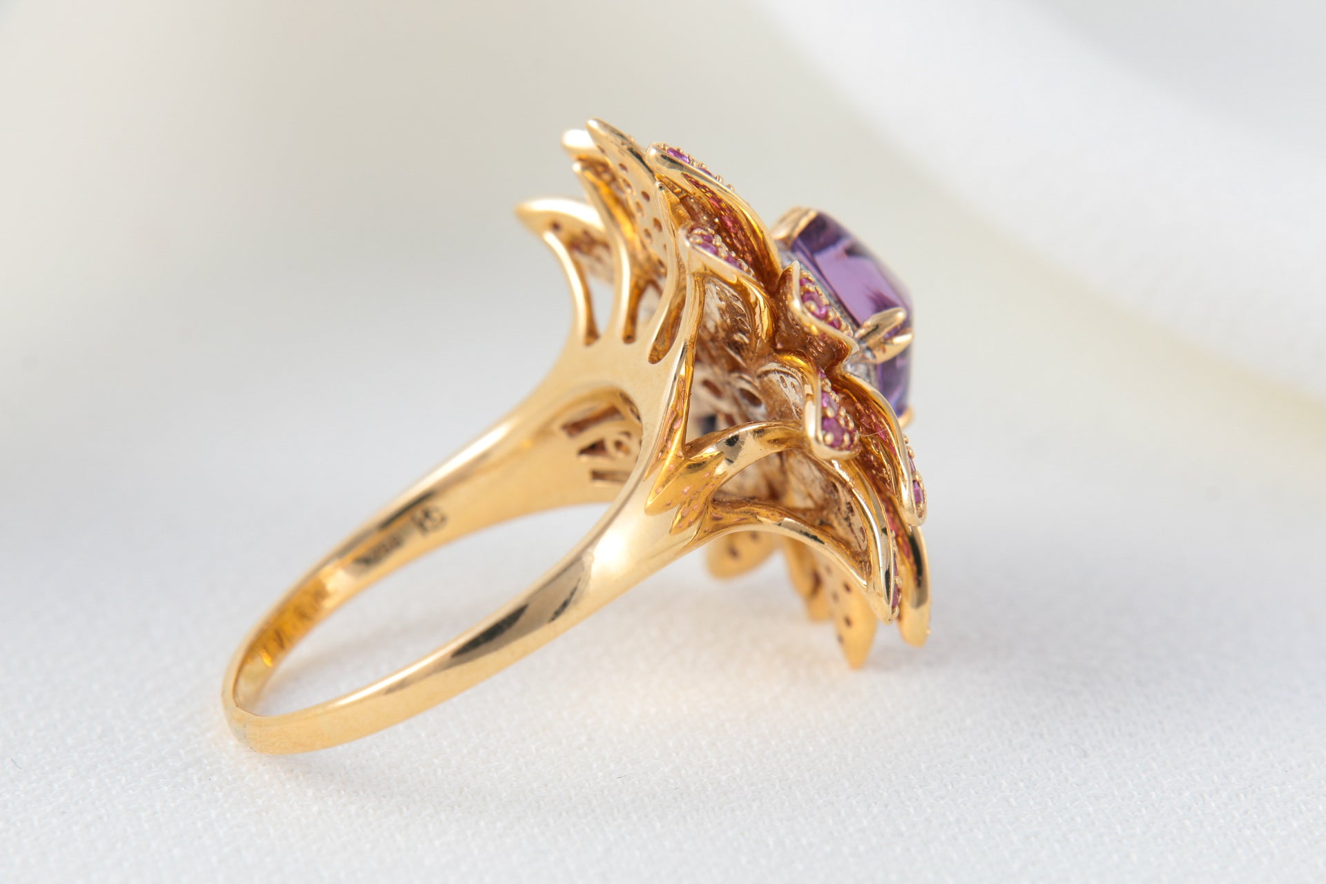 Flower Ring in Gold, Amethyst, Diamonds and Pink Sapphires