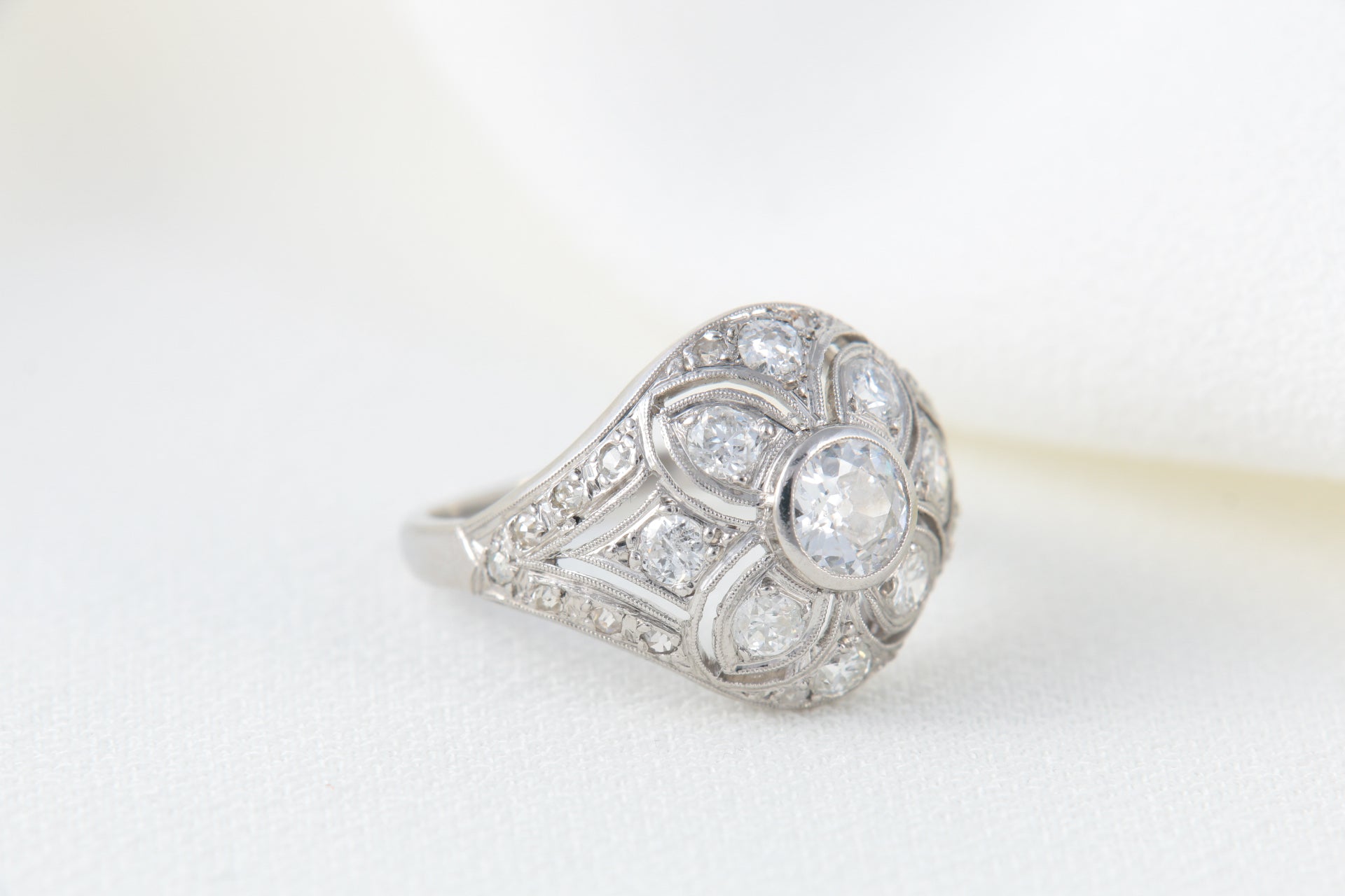 Belle Epoque 1920 Ring in Platinum and Diamonds