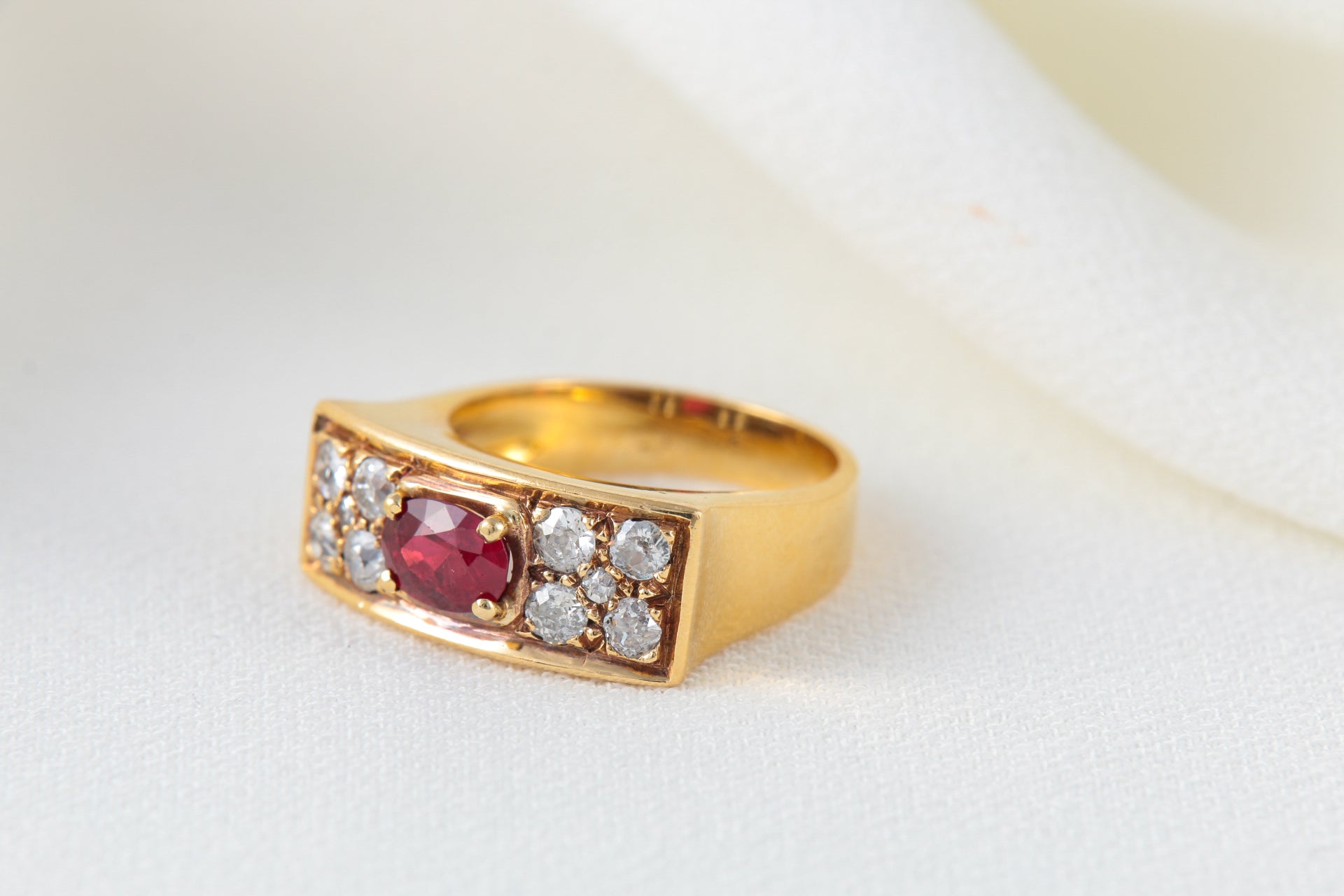 Vintage Signet Ring in Gold, Ruby and Diamonds