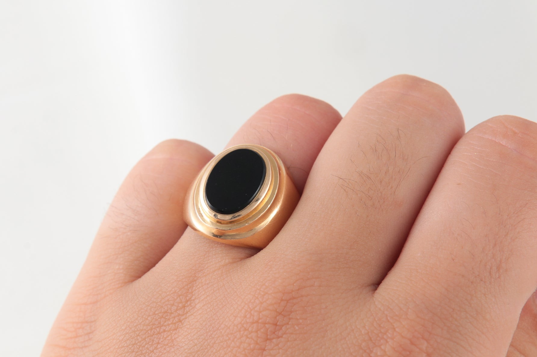 Vintage Signet Ring in Gold and Onyx