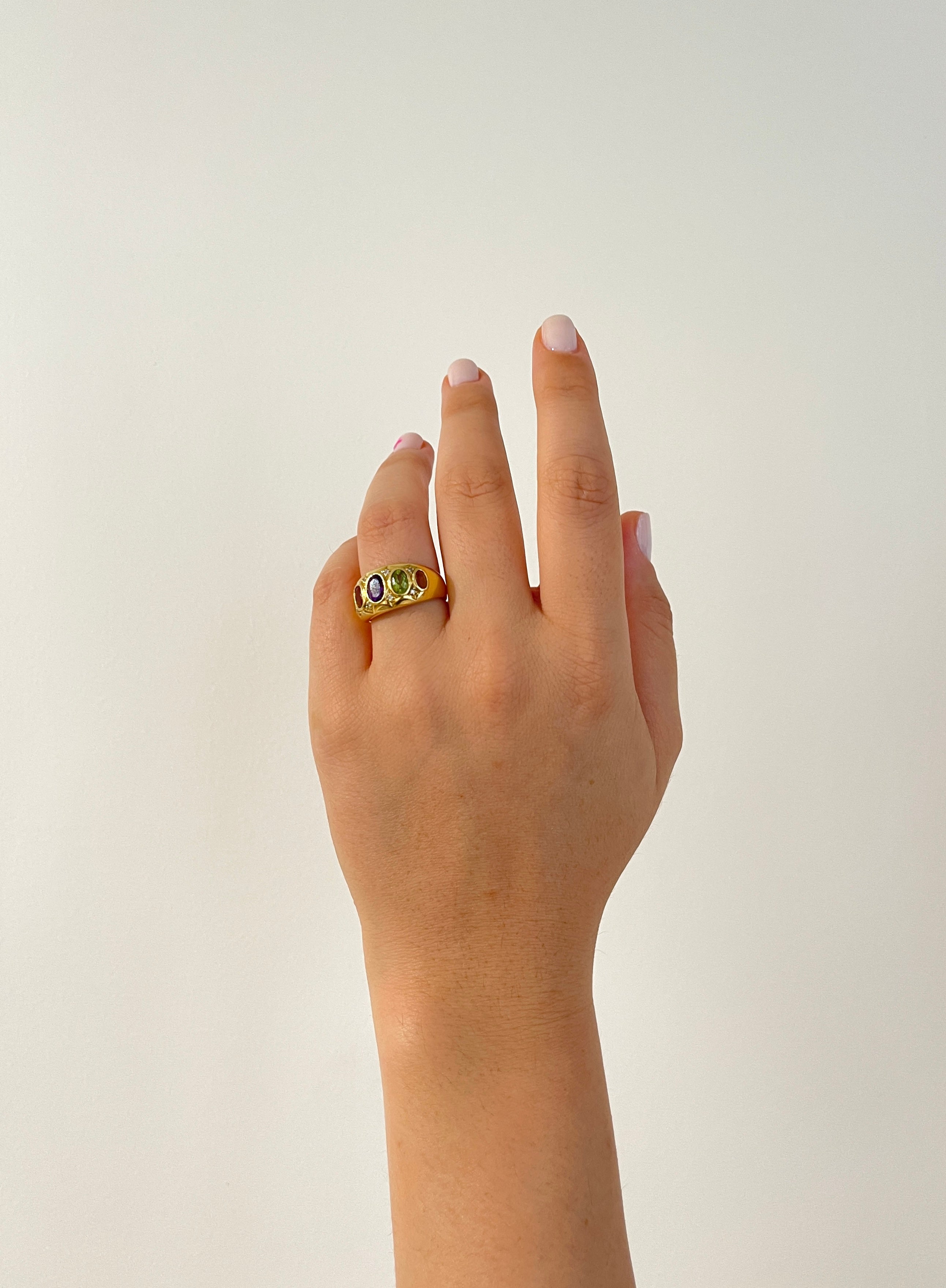 Vintage Ring in Gold, Diamonds and Fine Stones