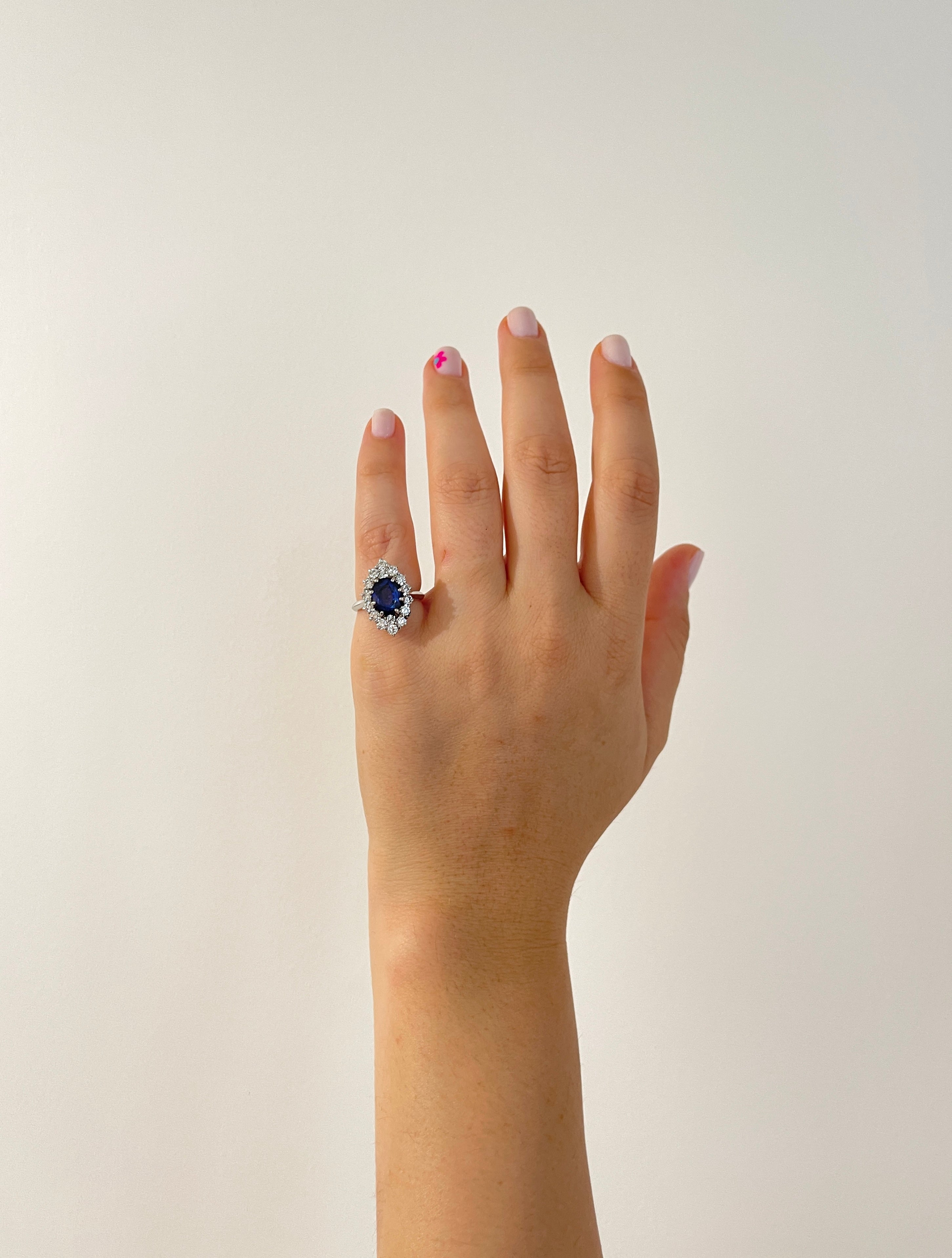 Vintage marquise ring in 18k white gold with sapphires and diamonds