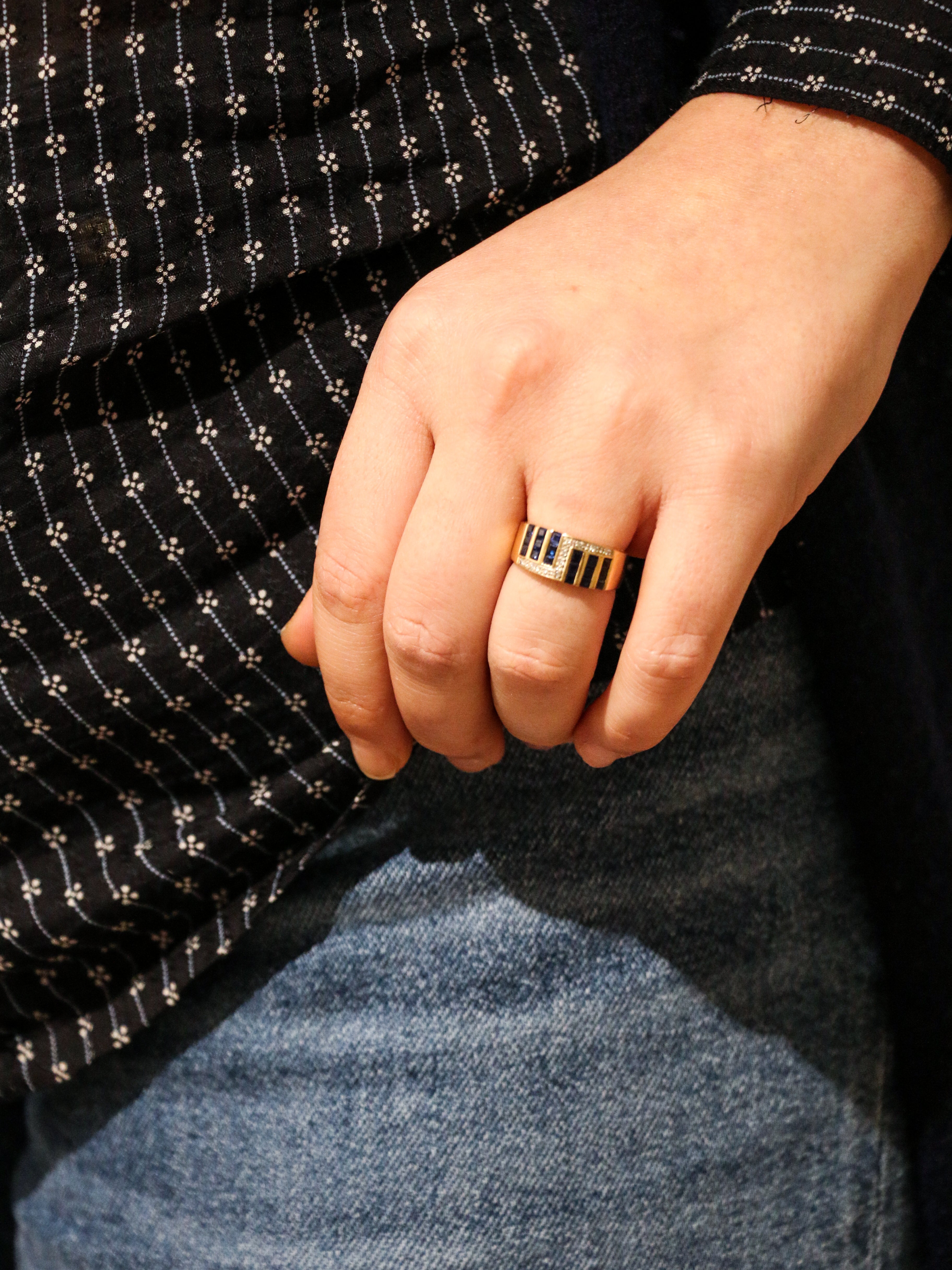 Vintage geometric ring in gold, sapphires and diamonds