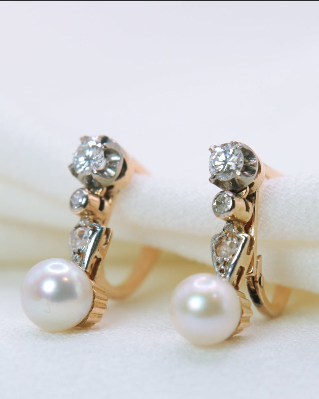 Boucles d'oreilles Dormeuses en Or, Perles et Diamants