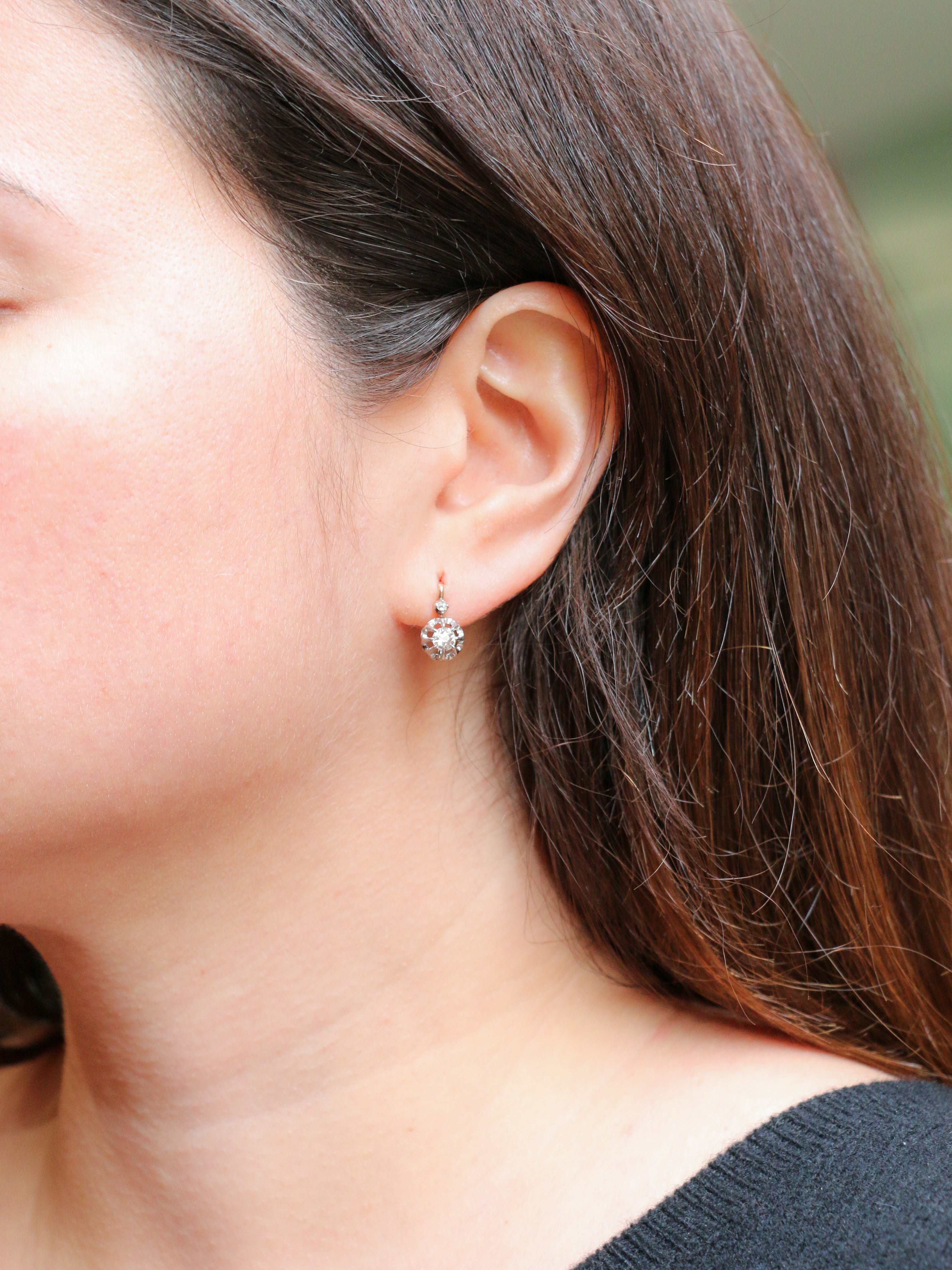 Boucles d’oreilles dormeuses anciennes en or et diamants