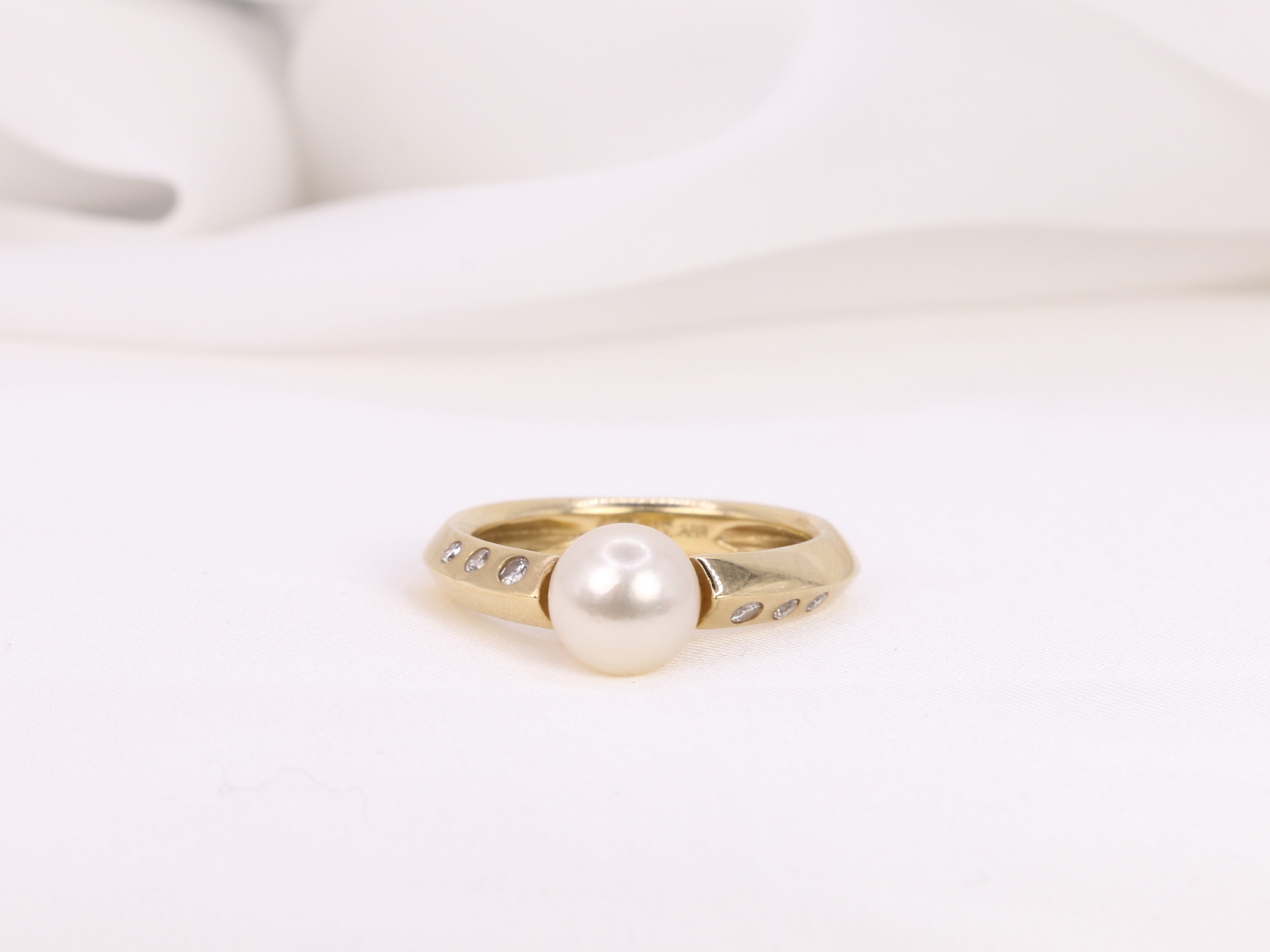 Vintage gold, pearl and diamond ring