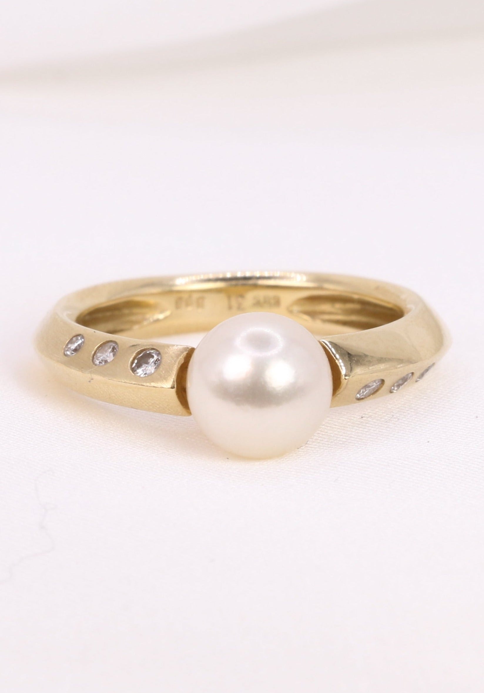 Vintage gold, pearl and diamond ring