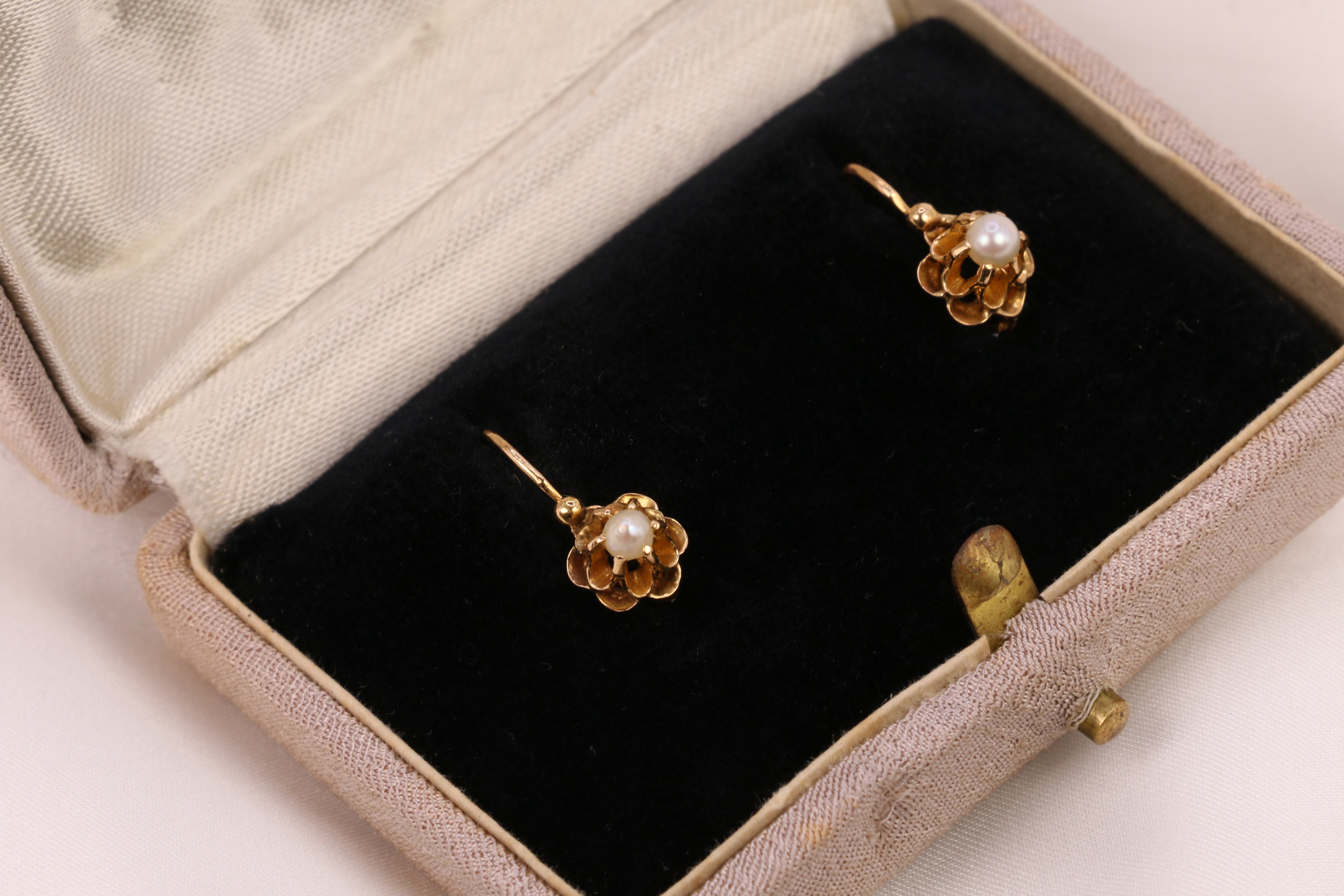 Boucles d’oreilles anciennes Napoléon III, dormeuses en or et perles fines