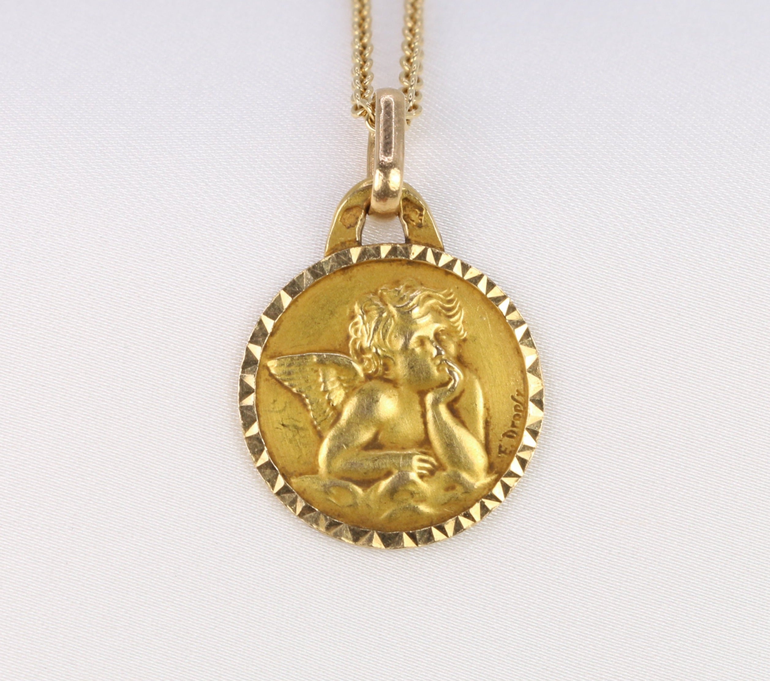 Old medal of the angel Raphaël in yellow gold - Signed Dropsy