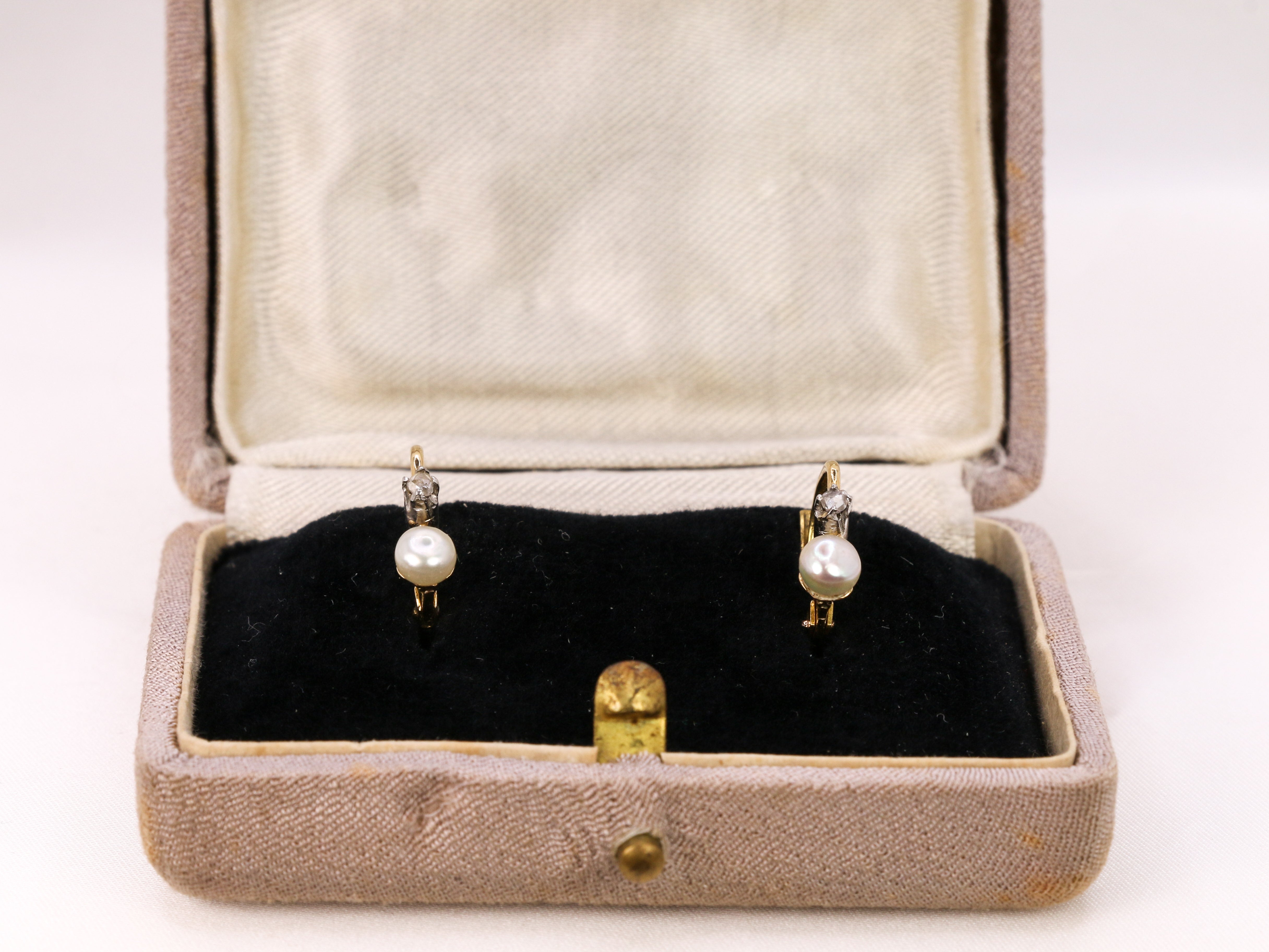 Antique sleepers in gold, diamonds and fine pearls