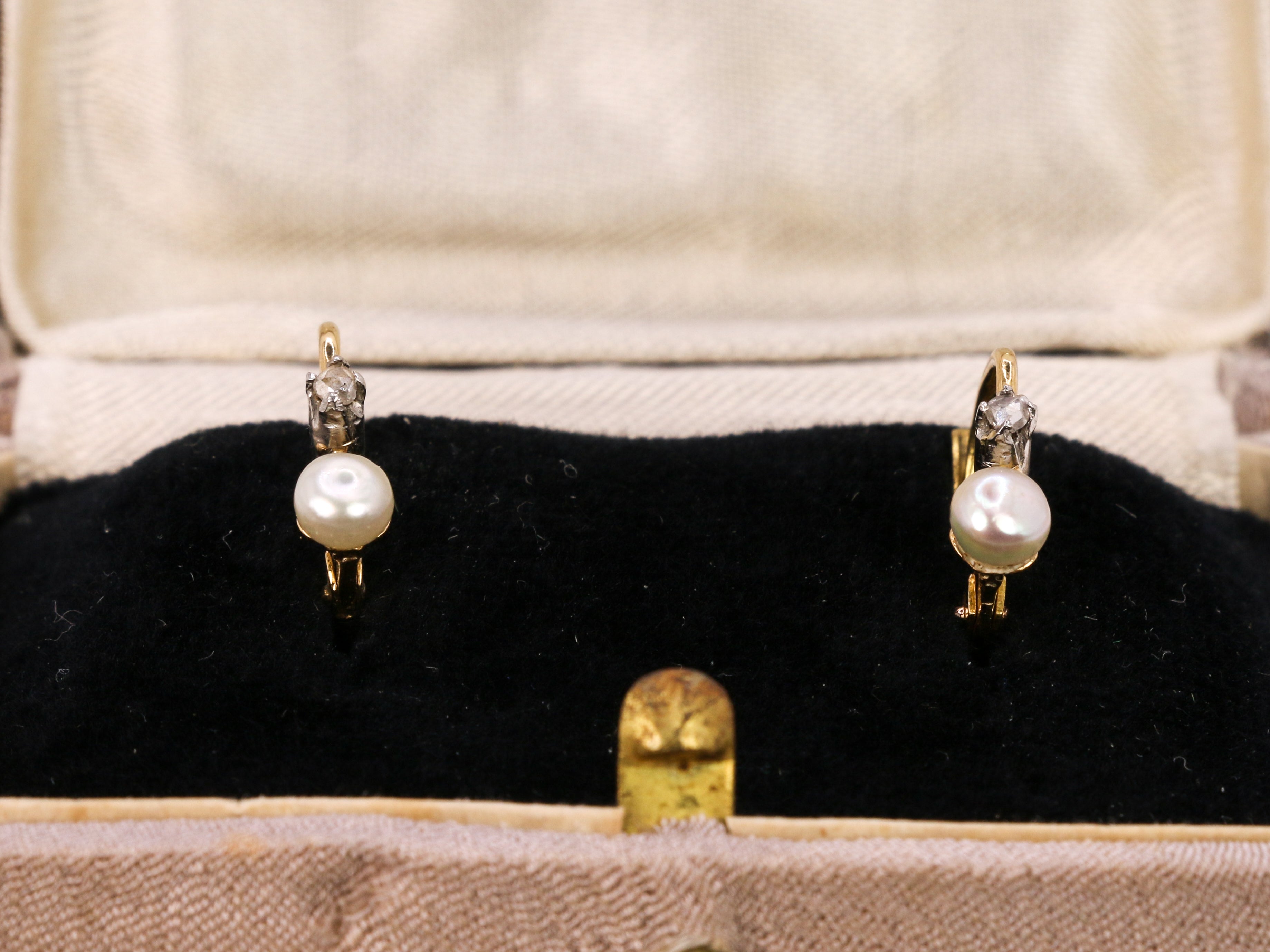 Antique sleepers in gold, diamonds and fine pearls