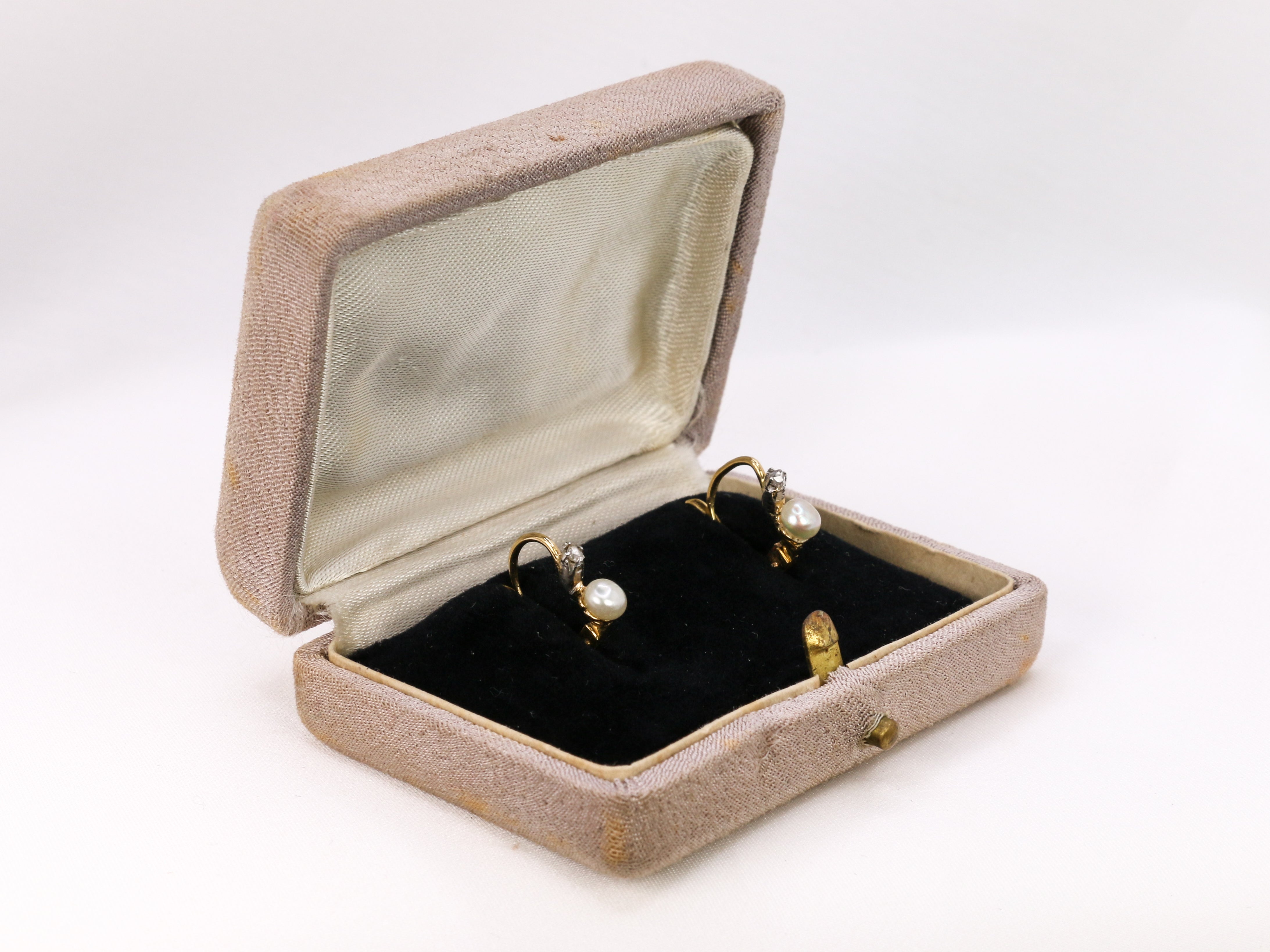 Antique sleepers in gold, diamonds and fine pearls