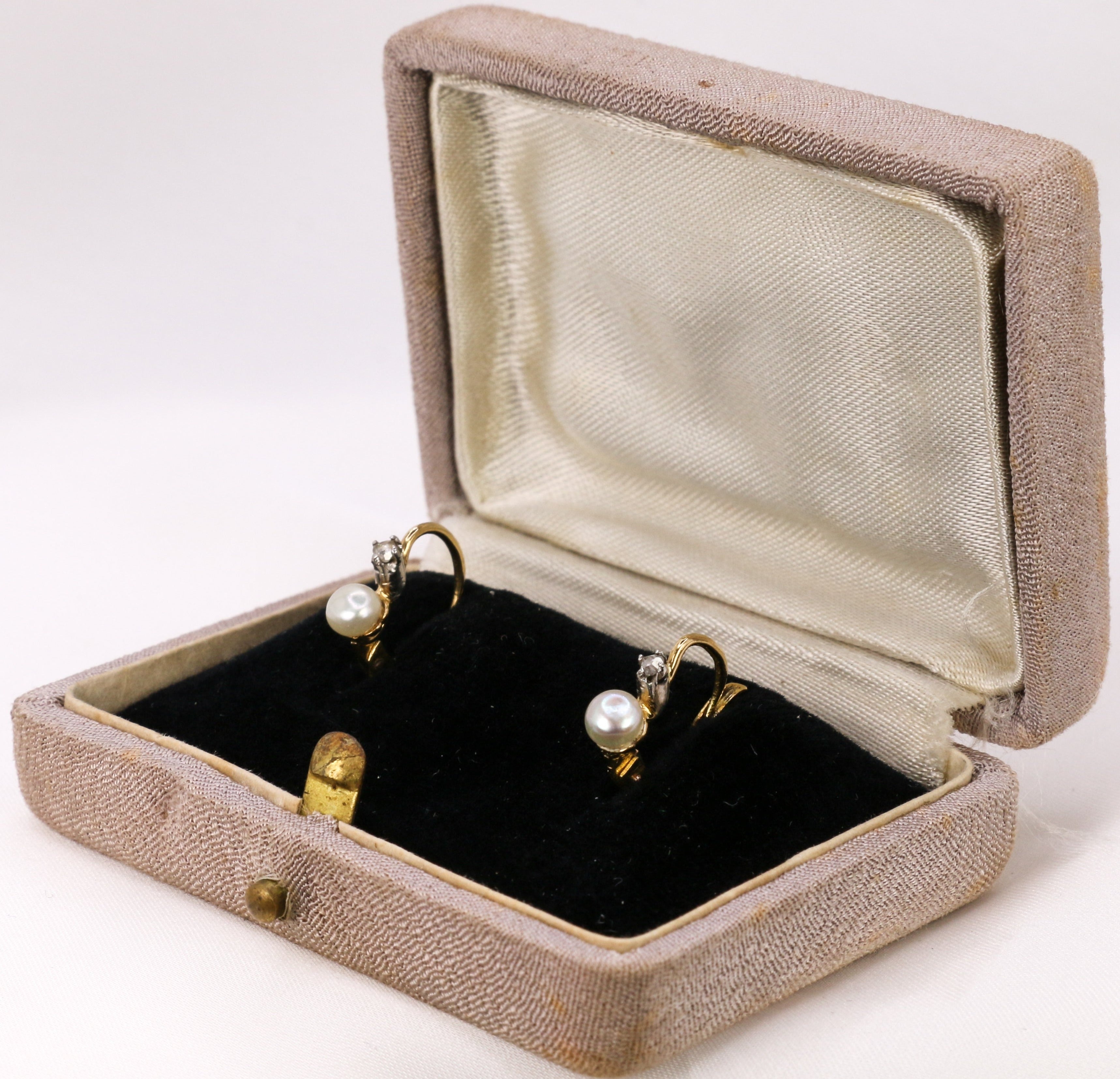 Antique sleepers in gold, diamonds and fine pearls