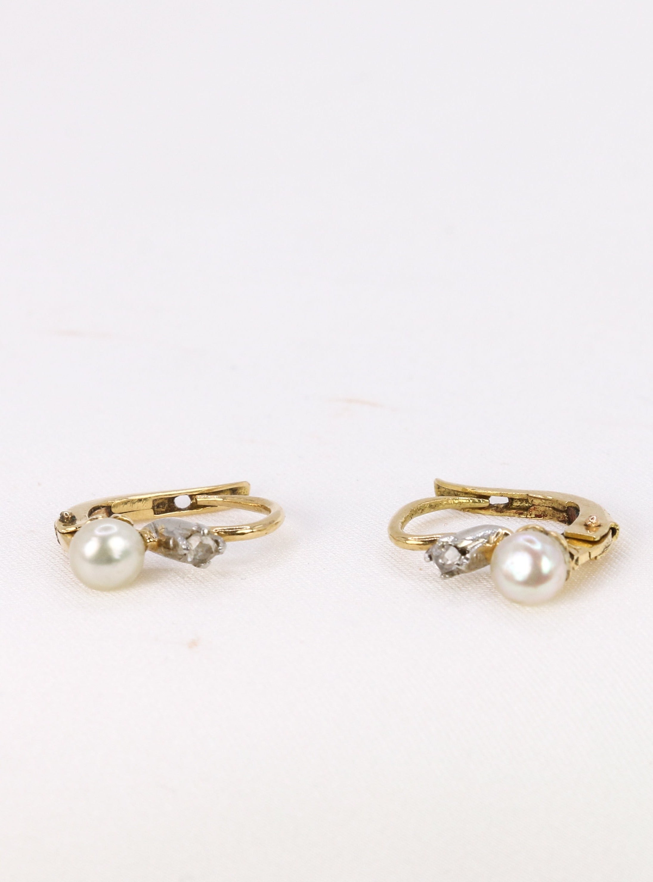 Antique sleepers in gold, diamonds and fine pearls