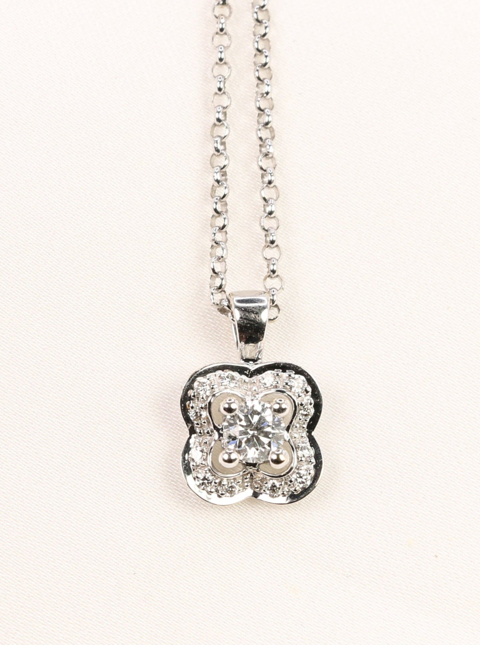 Mauboussin Chance of Love n°2 necklace in white gold