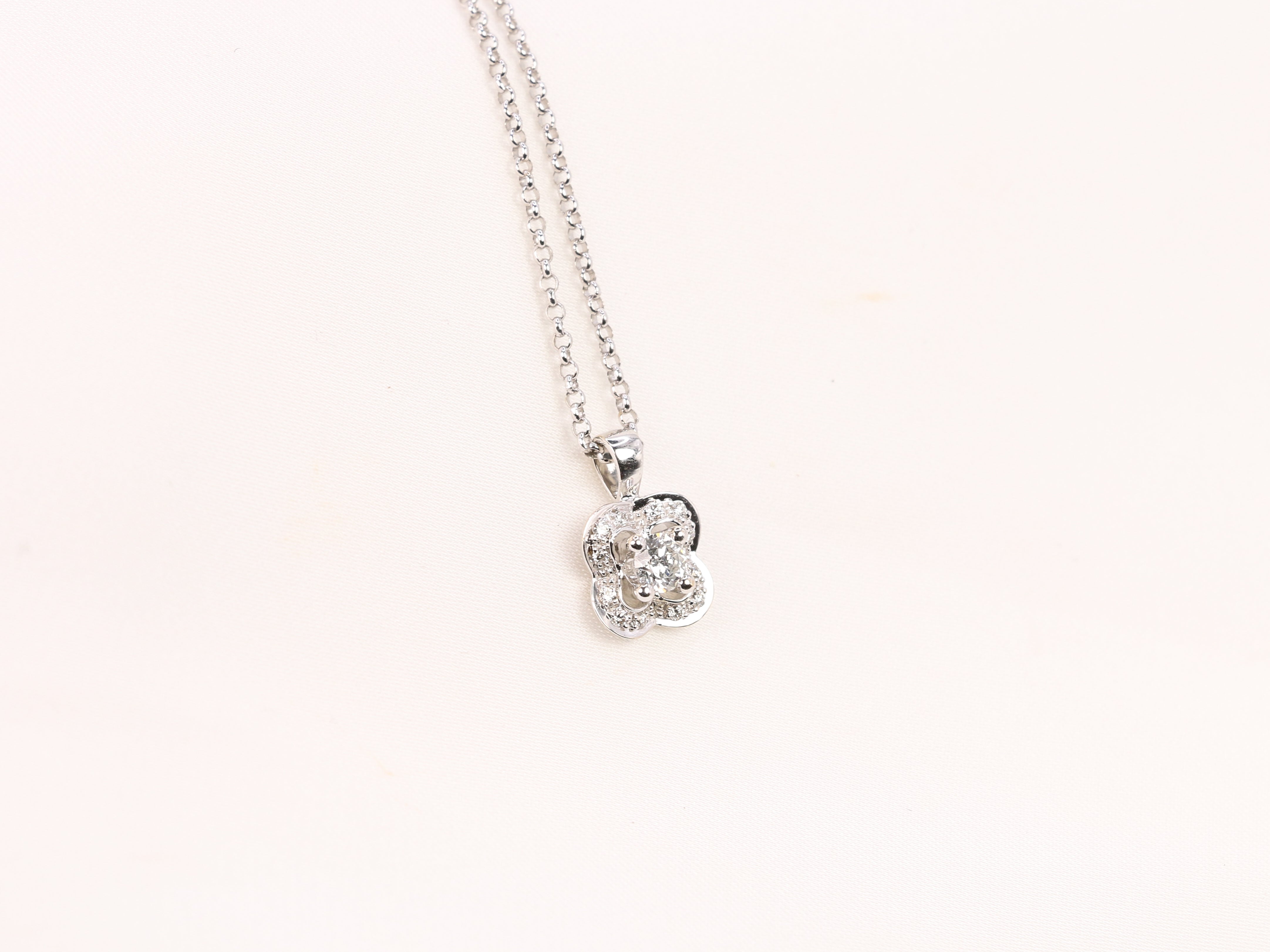 Mauboussin Chance of Love n°2 necklace in white gold