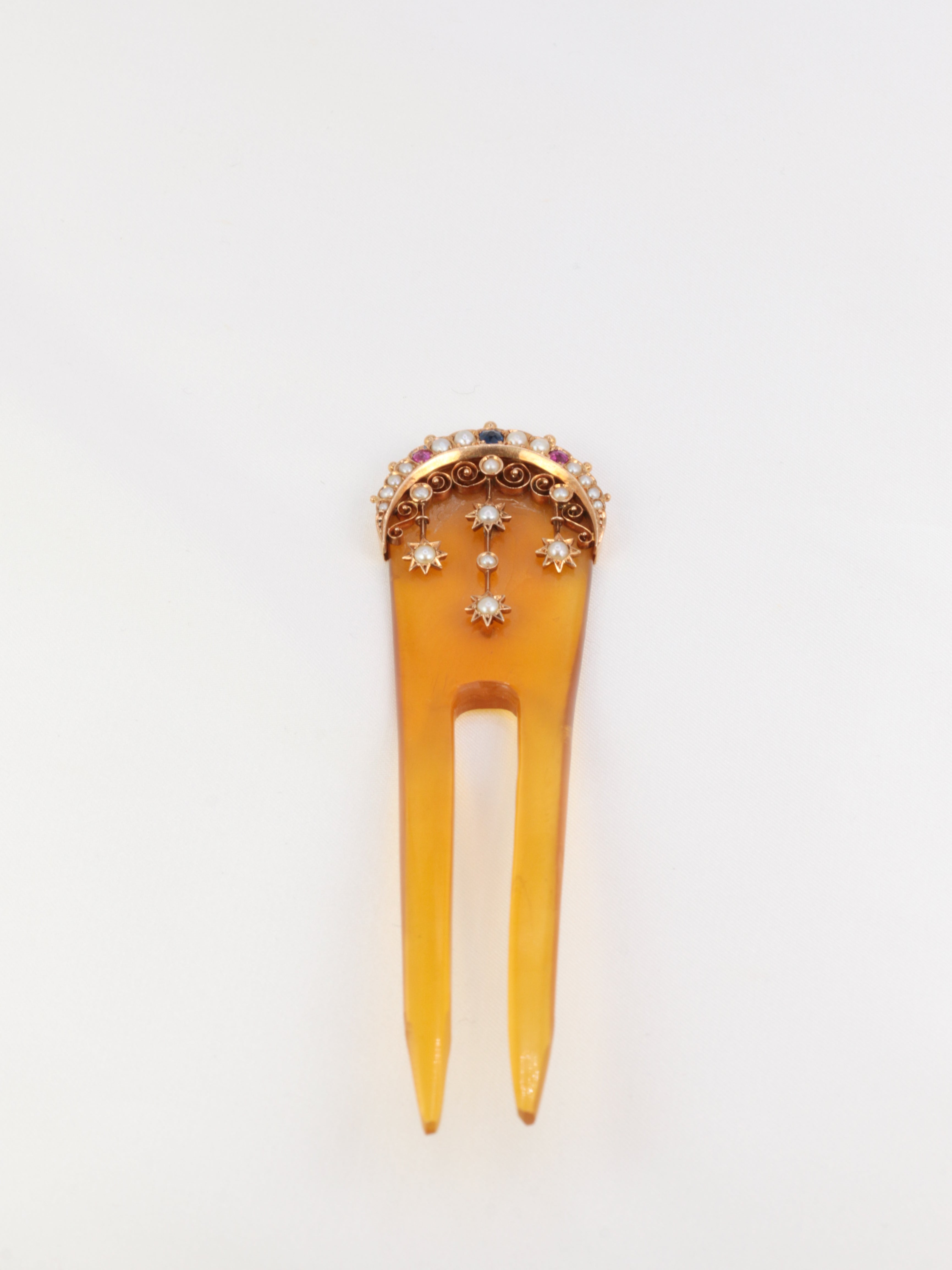 Peigne ancien en or, corne, perles fines, saphirs et rubis