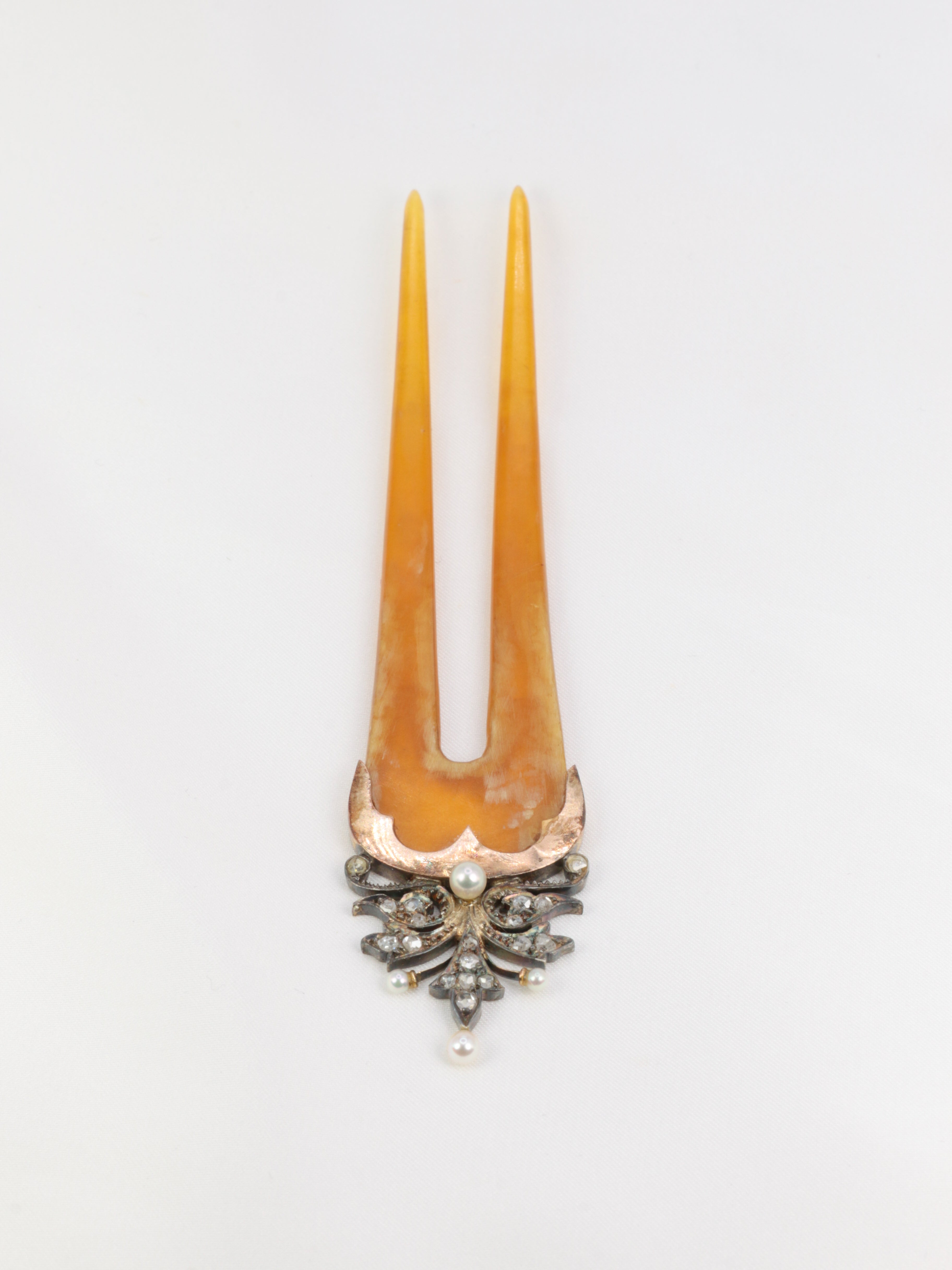 Antique comb with egret in gold, horn, diamonds and fine pearls