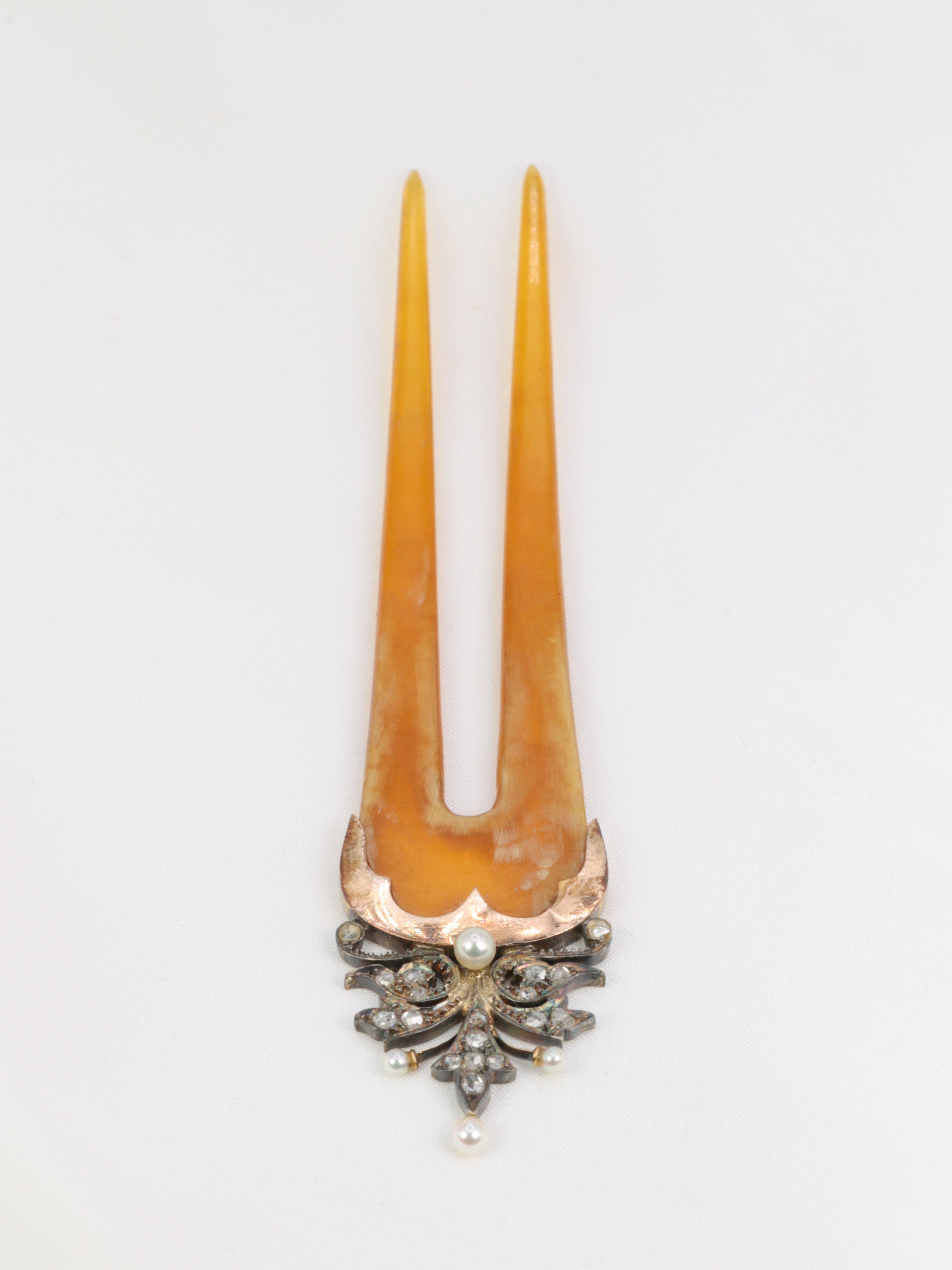 Antique comb with egret in gold, horn, diamonds and fine pearls