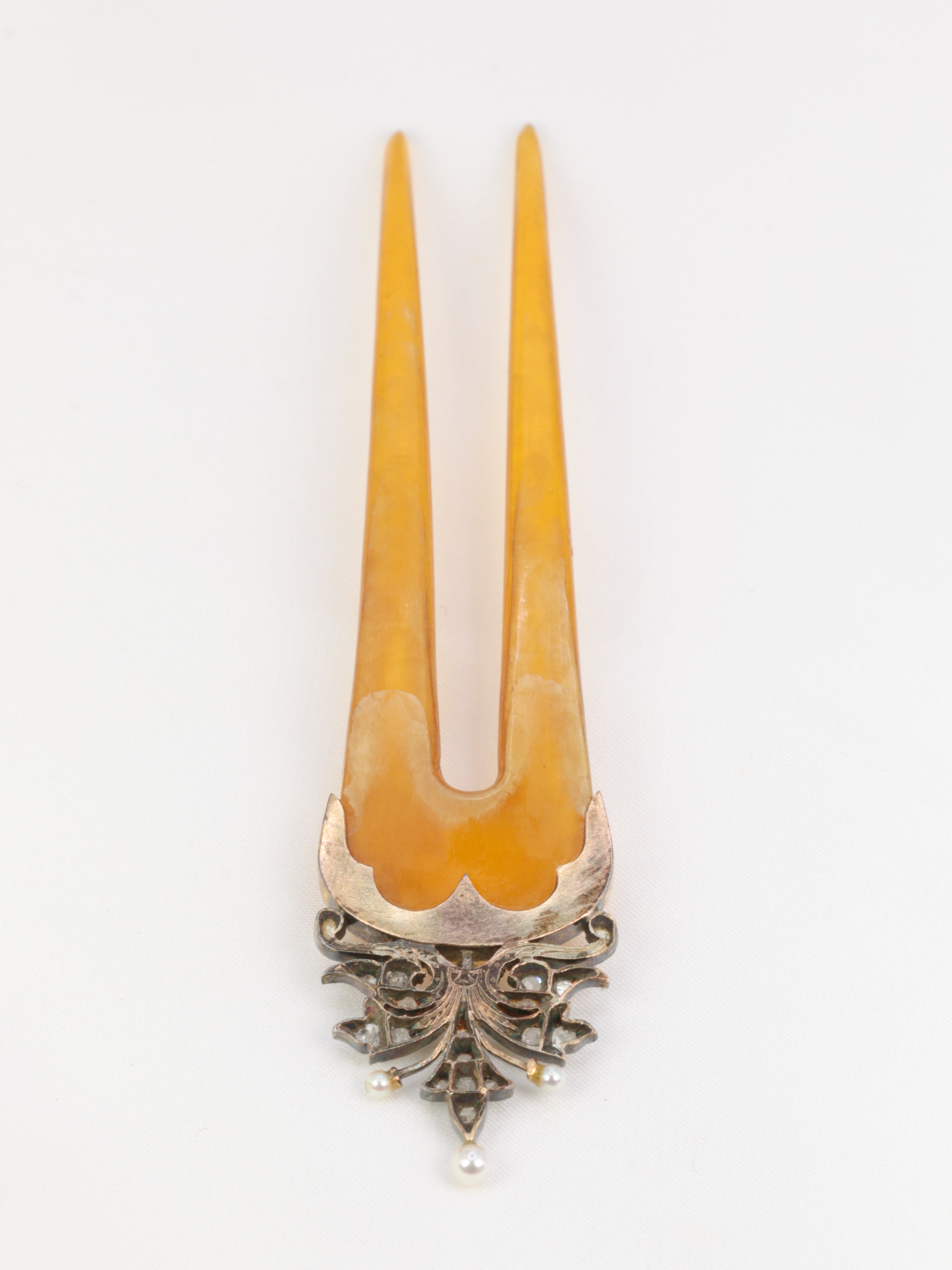 Antique comb with egret in gold, horn, diamonds and fine pearls