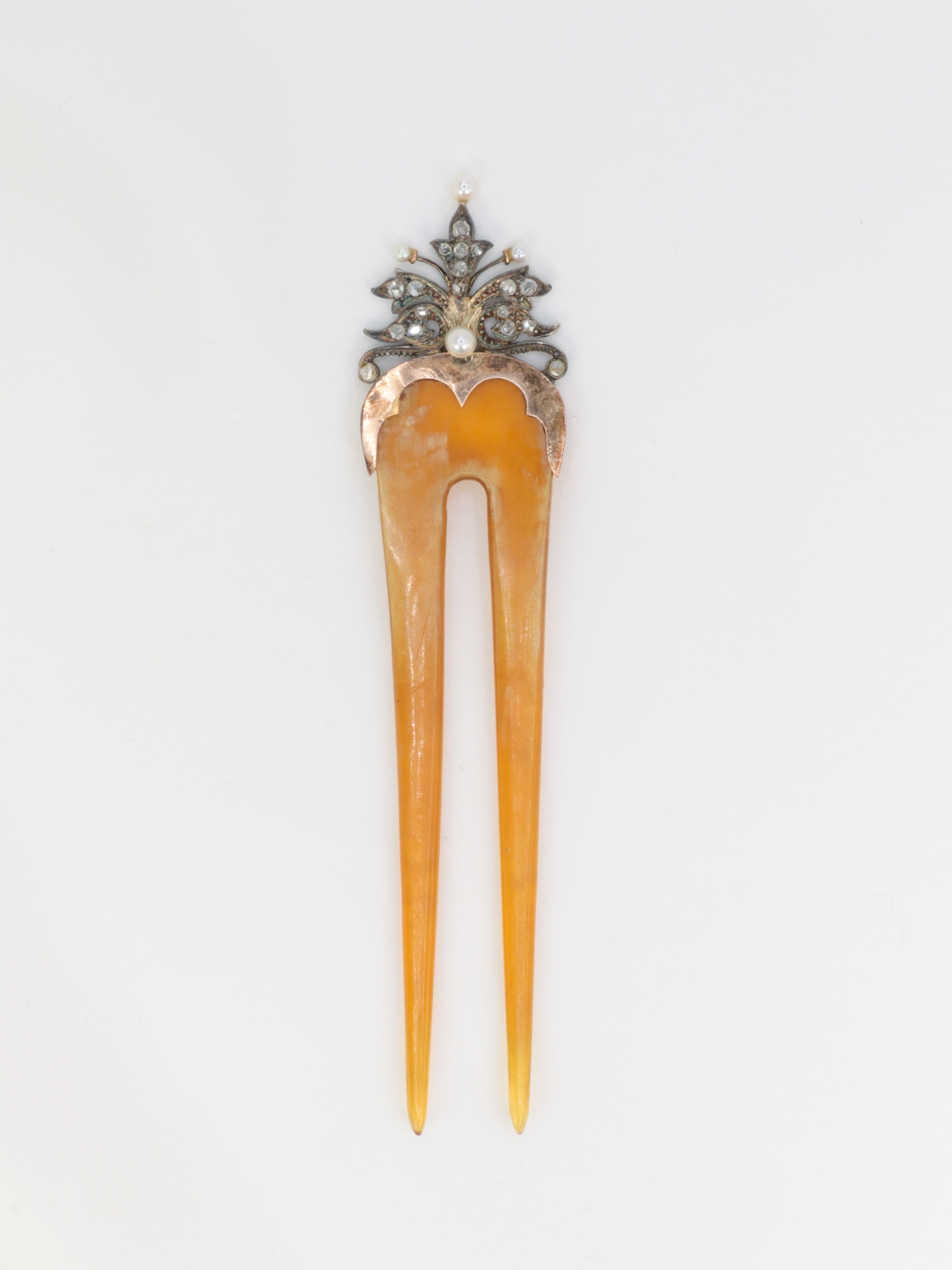 Antique comb with egret in gold, horn, diamonds and fine pearls