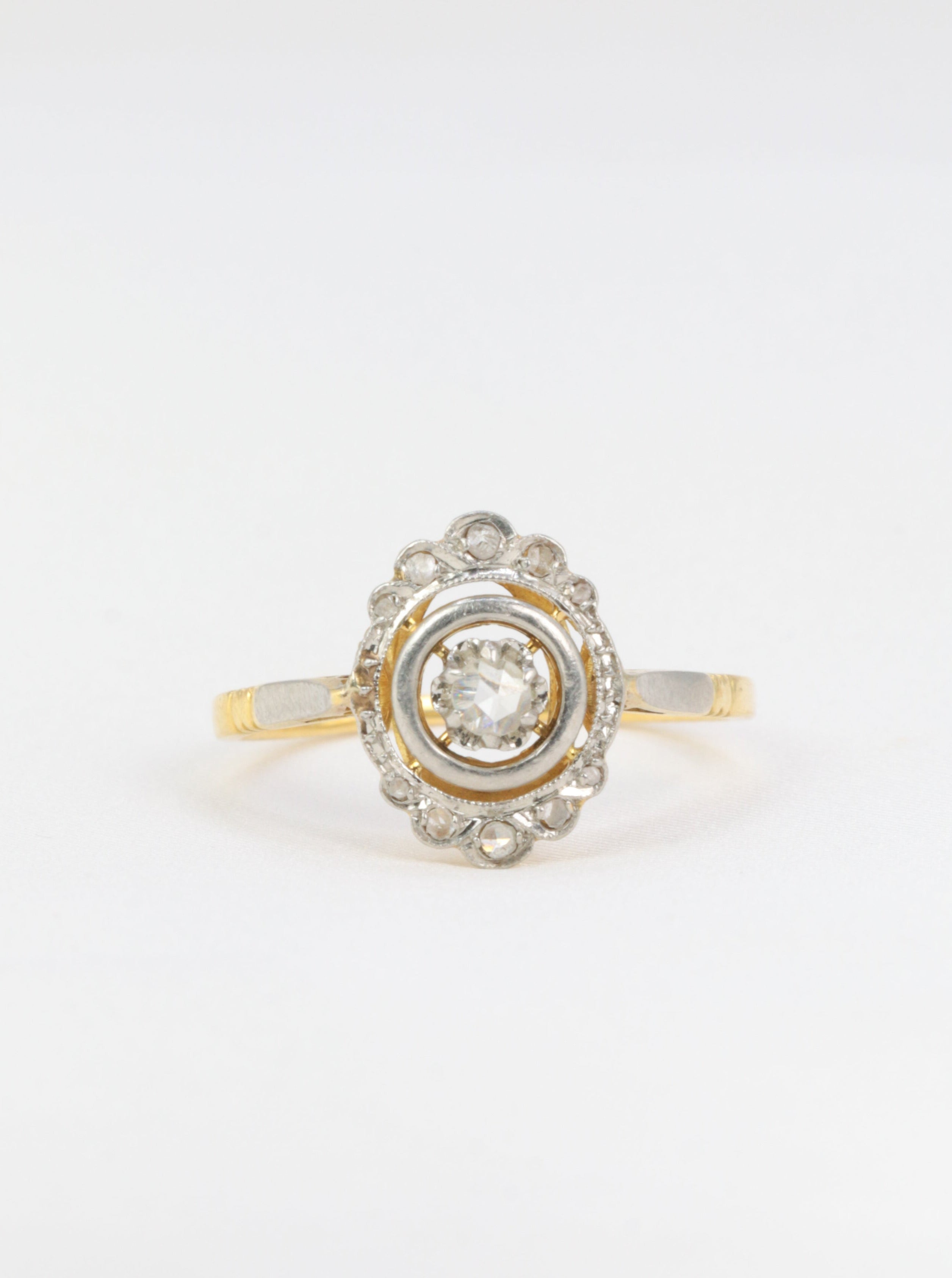 Art-Deco ring in gold and white stones