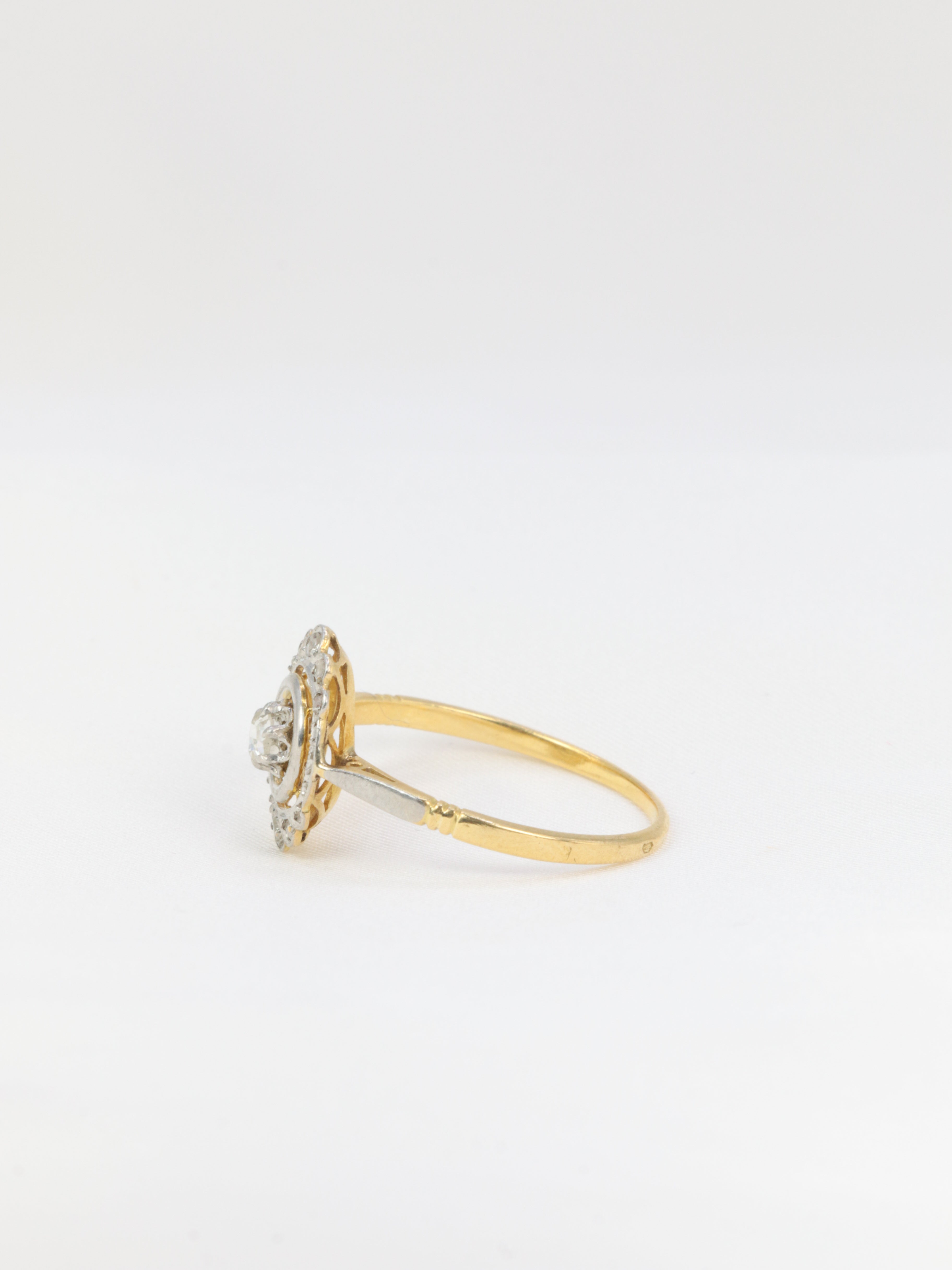 Art-Deco ring in gold and white stones