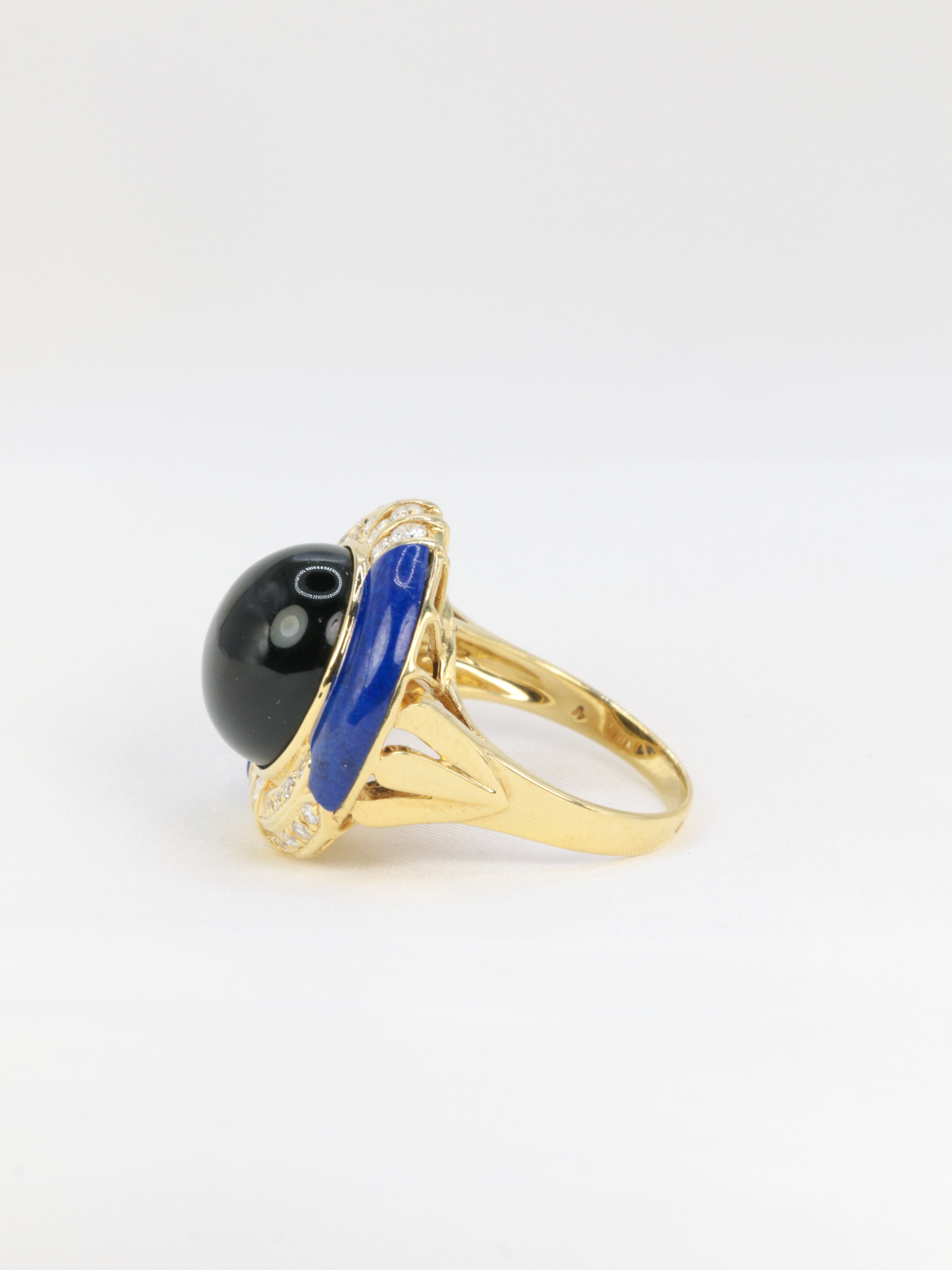 Vintage ring in gold, onyx, lapis lazuli and diamonds