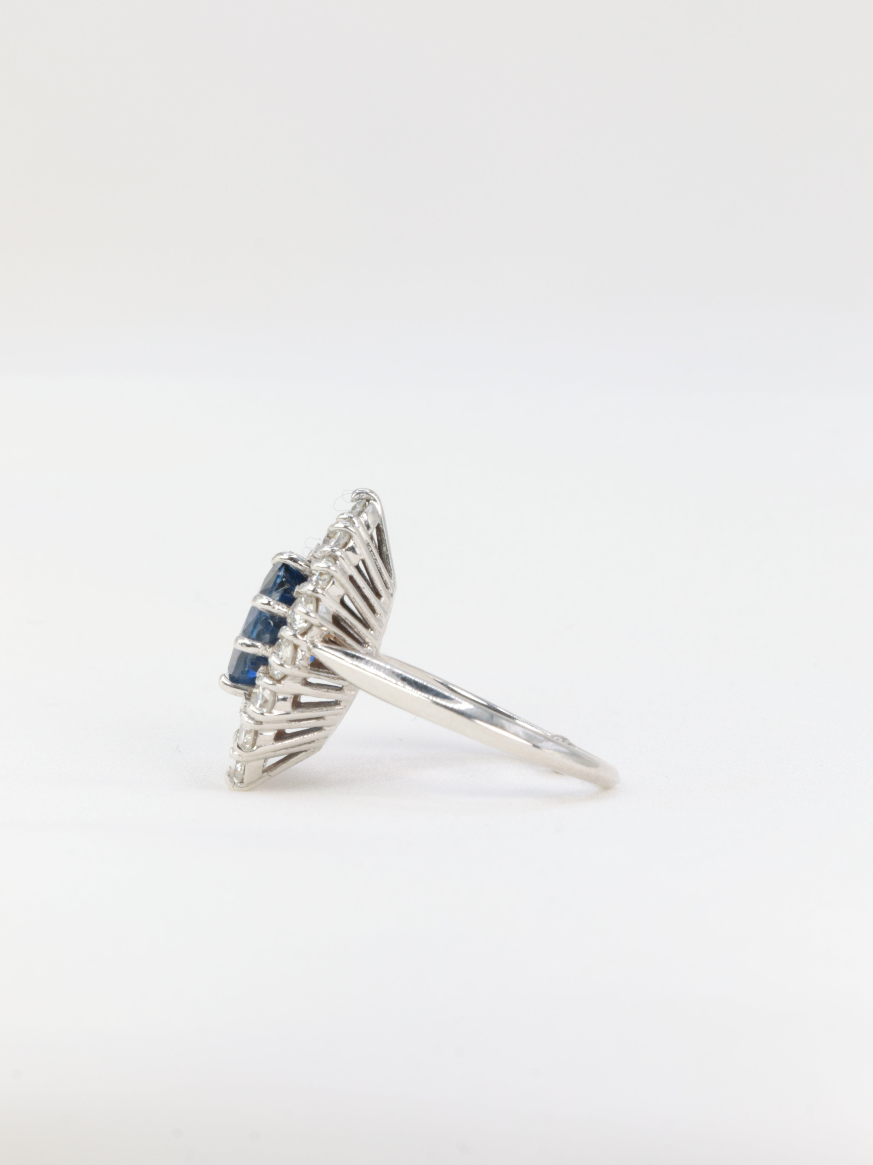 Vintage marquise ring in 18k white gold with sapphires and diamonds