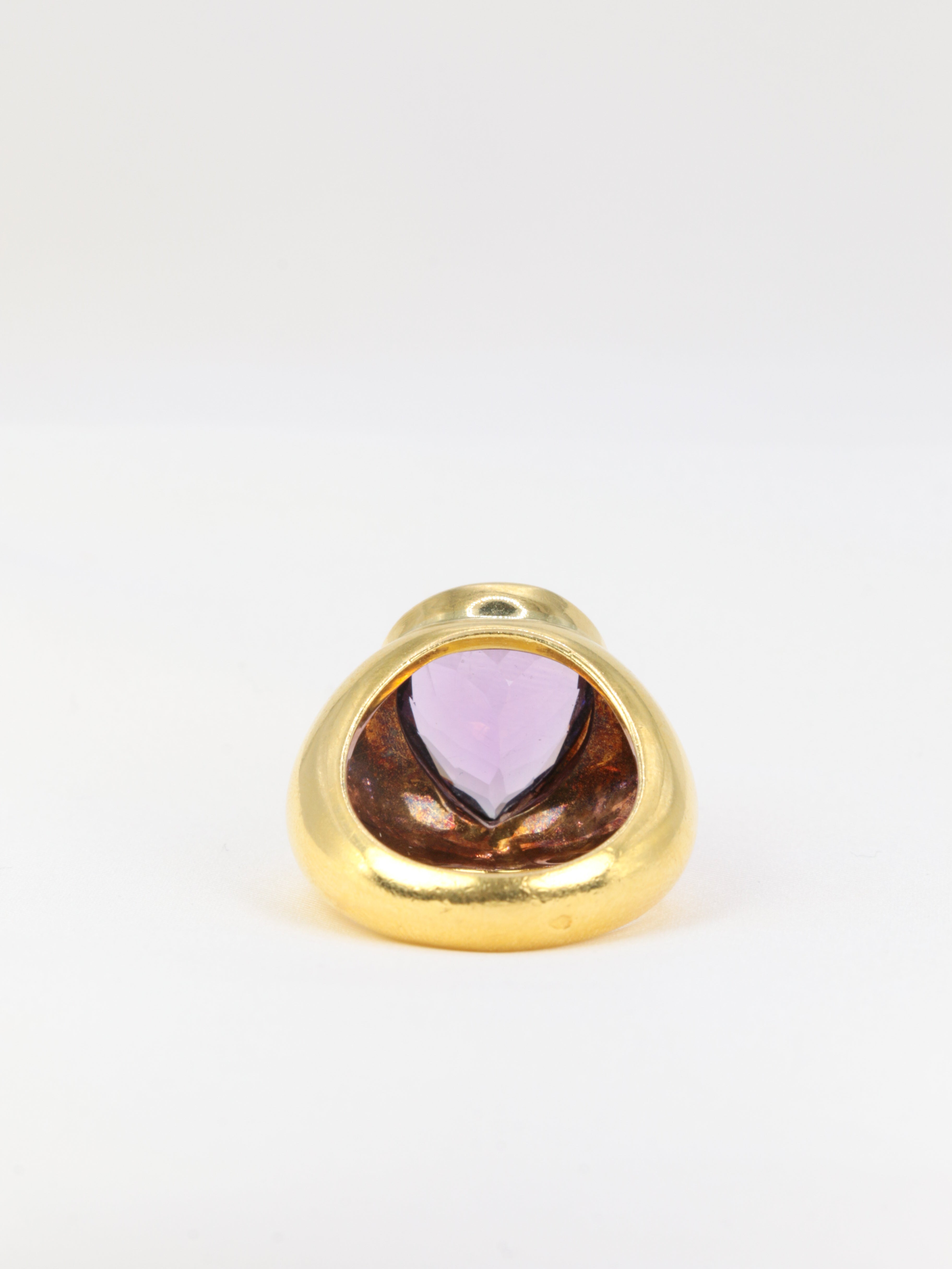 Vintage cocktail ring in yellow gold and pear amethyst