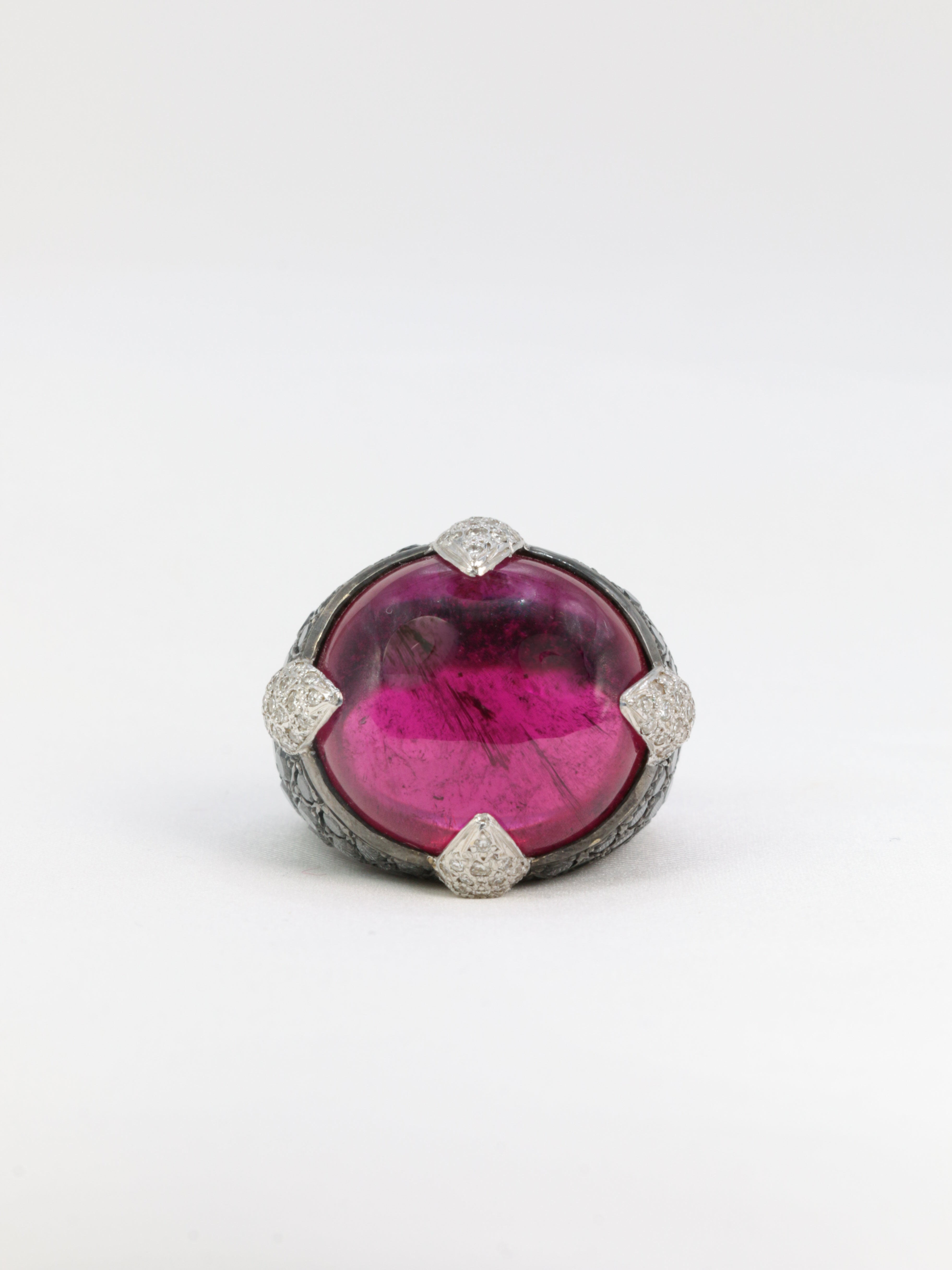 Vintage ball ring in black gold, pink tourmaline and black and white diamonds