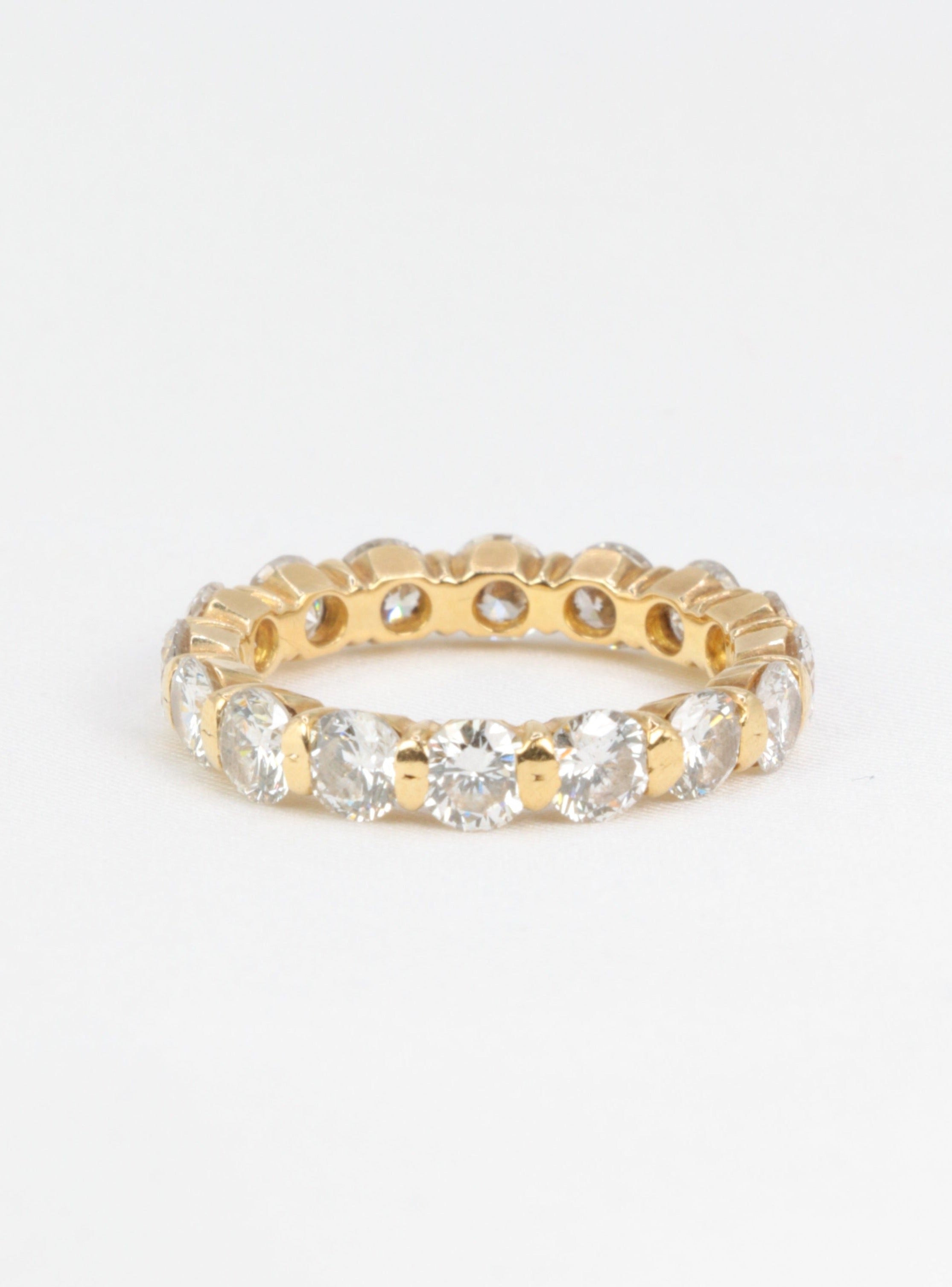 Vintage American wedding ring in yellow gold and diamonds