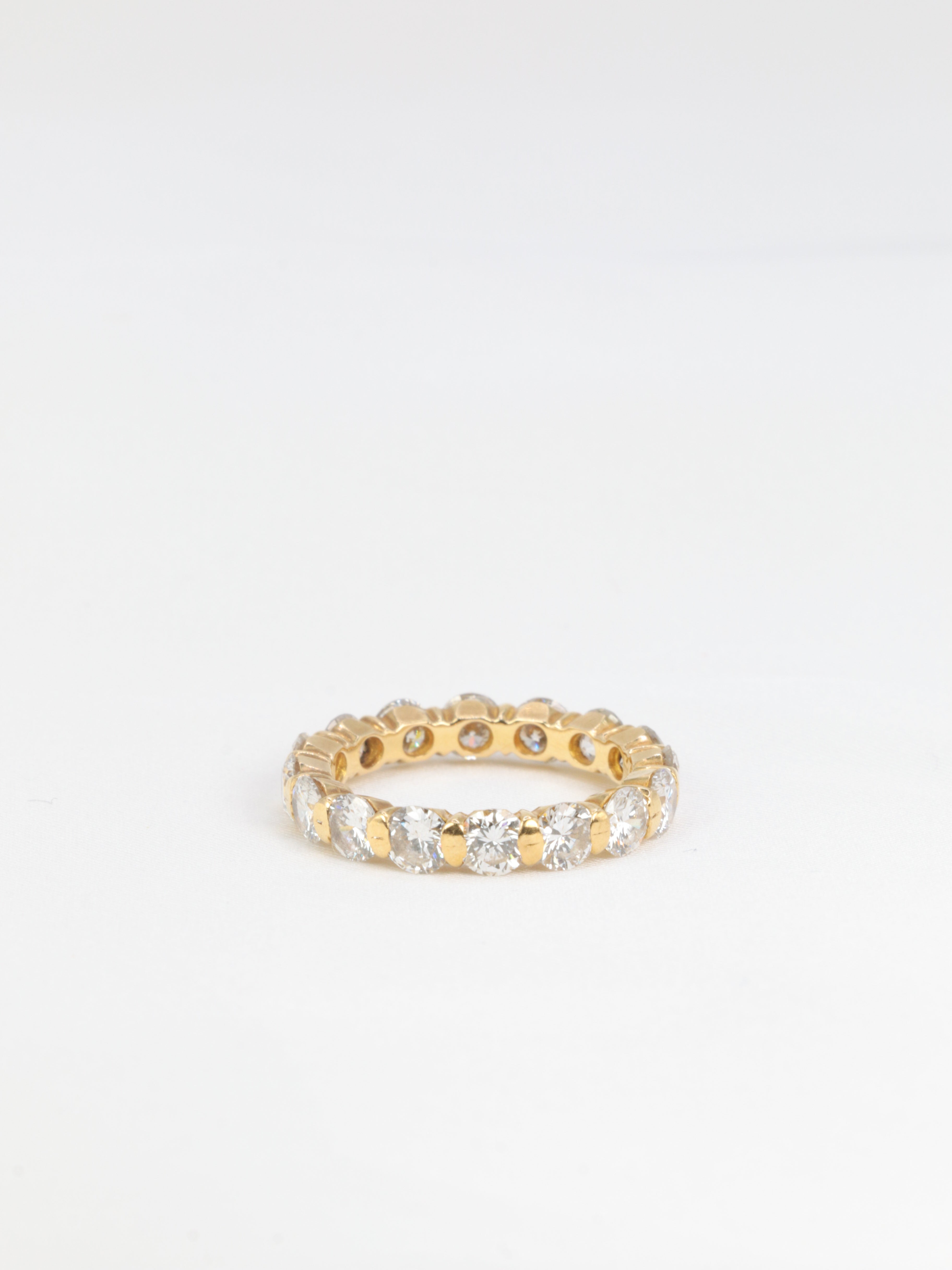 Vintage American wedding ring in yellow gold and diamonds