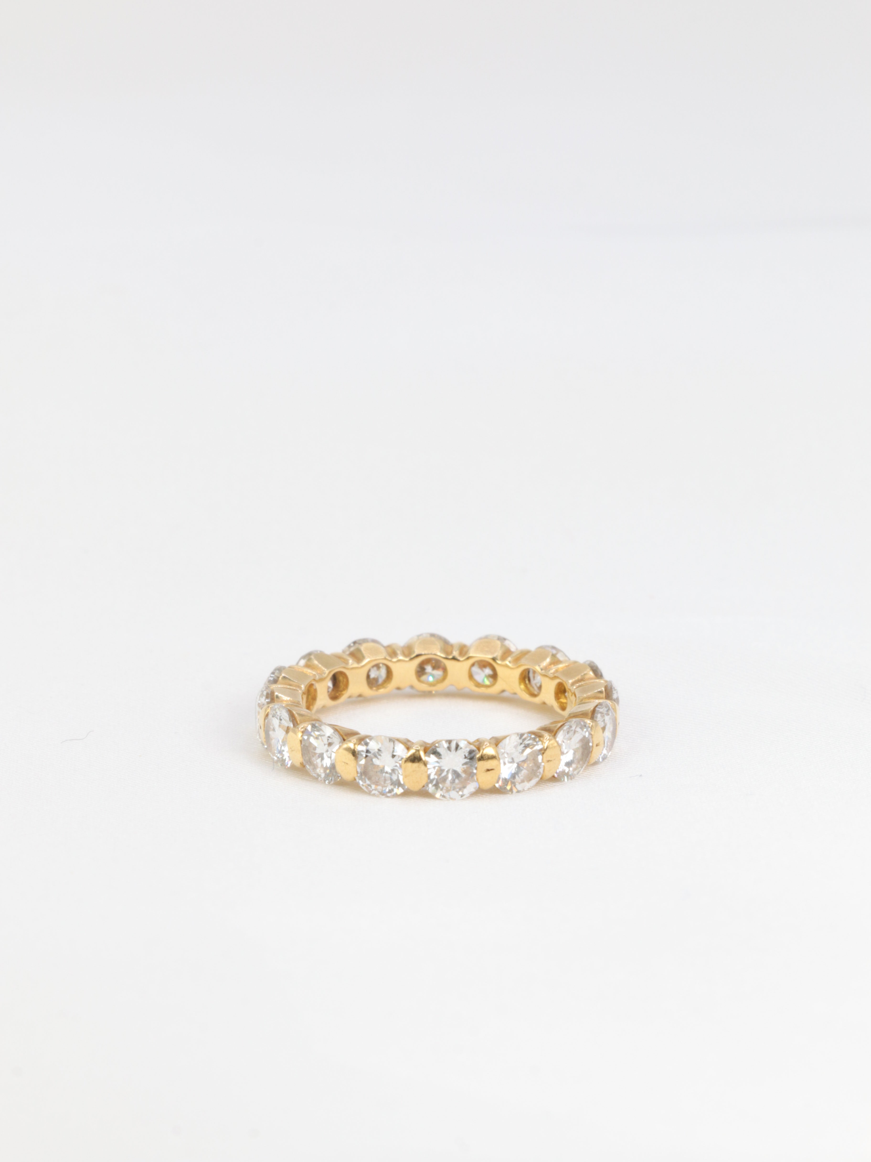 Vintage American wedding ring in yellow gold and diamonds