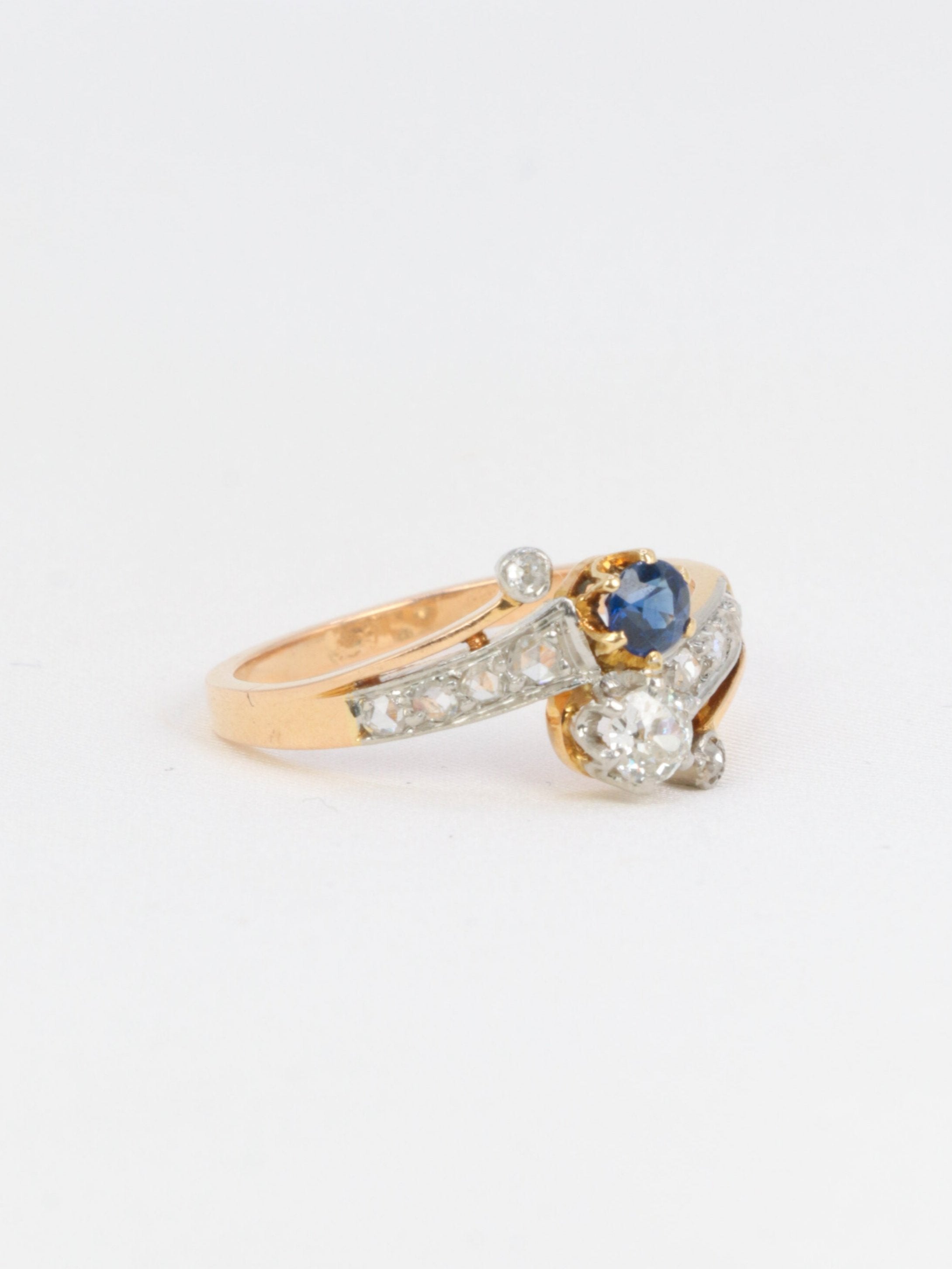 Vintage Toi et Moi ring in gold, sapphire and diamonds