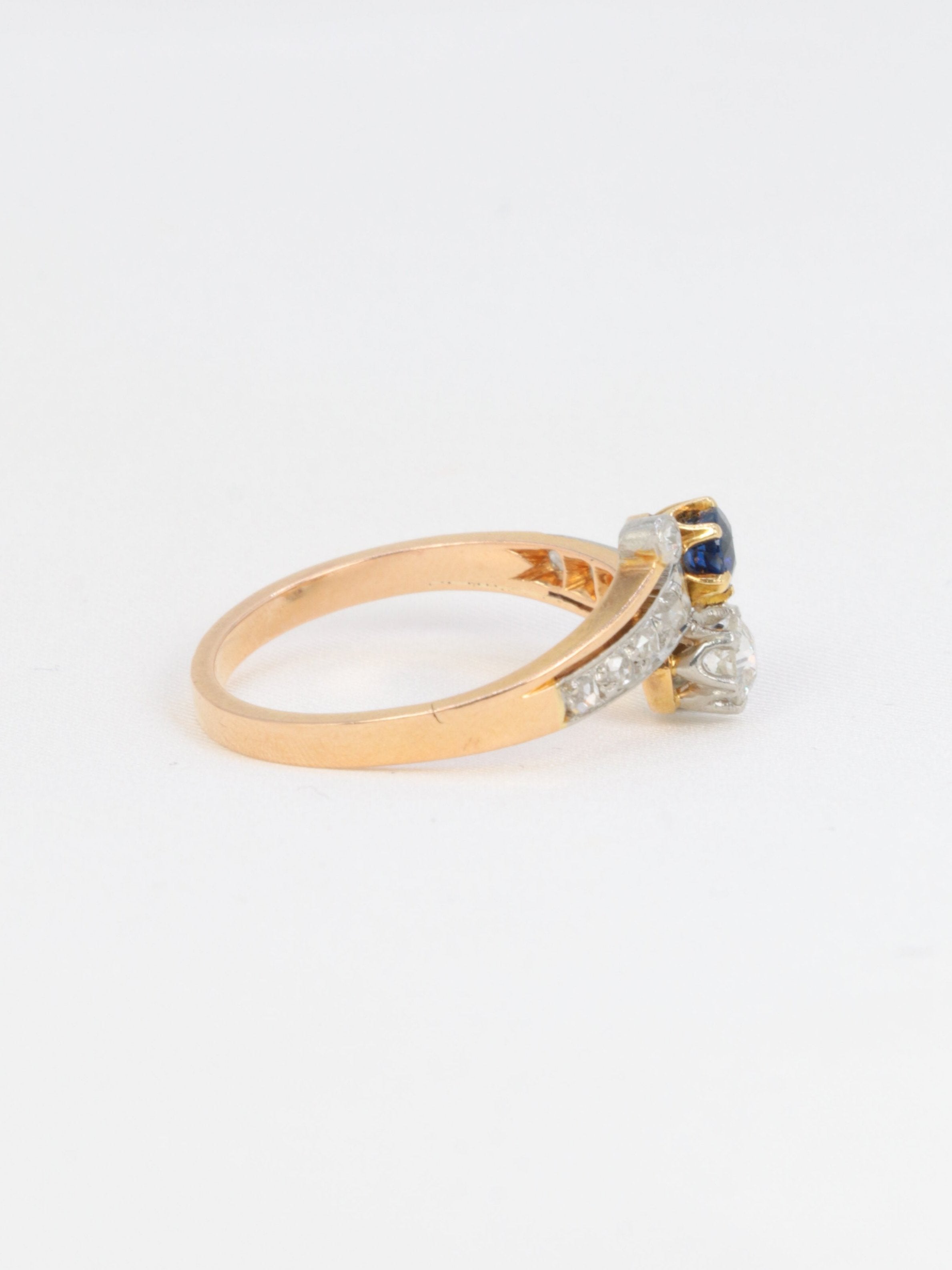 Vintage Toi et Moi ring in gold, sapphire and diamonds