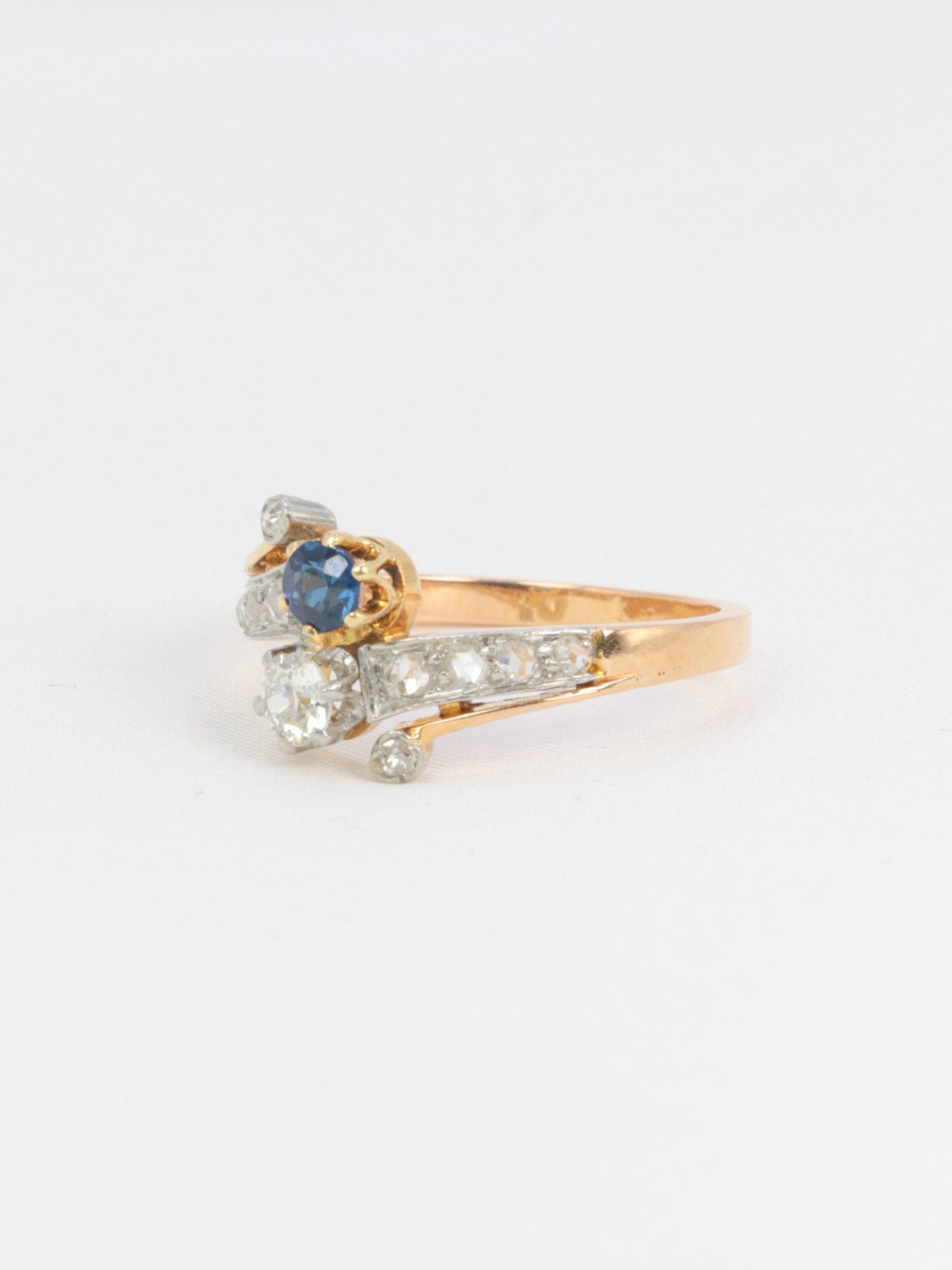 Vintage Toi et Moi ring in gold, sapphire and diamonds