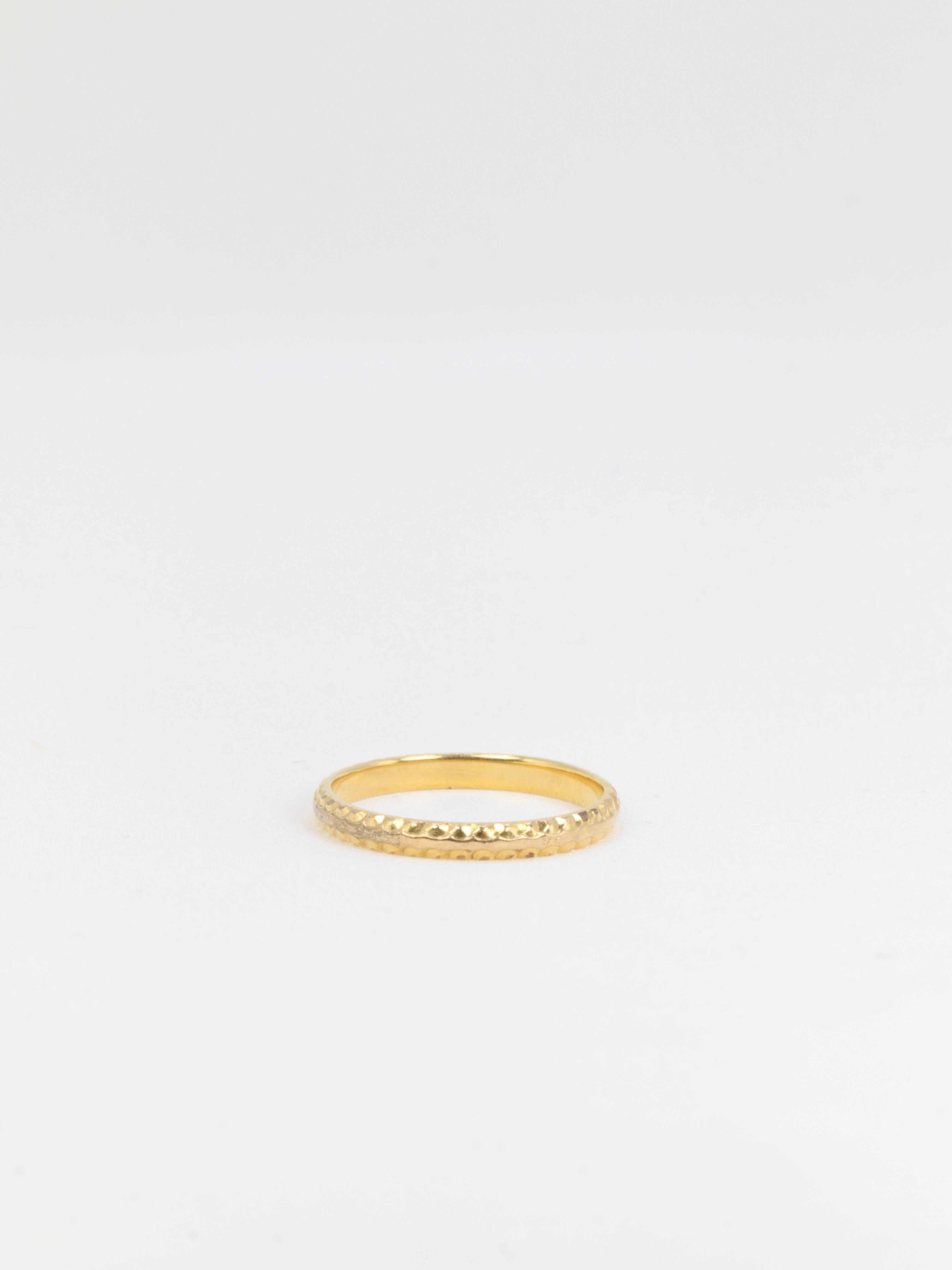 Vintage wedding ring in yellow gold and gadroons