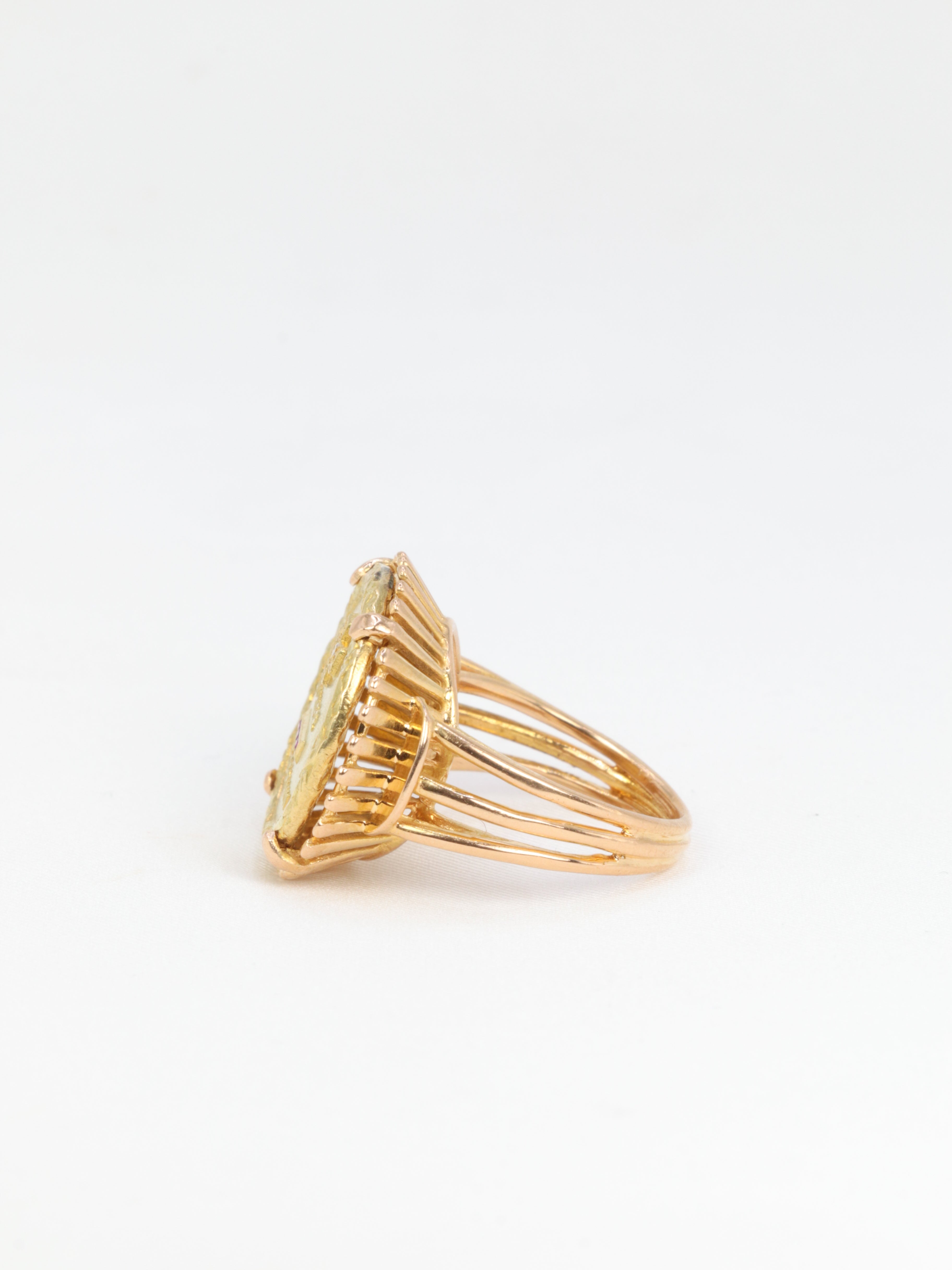 Augis Amour ring More yesterday Less tomorrow in gold, diamond and ruby