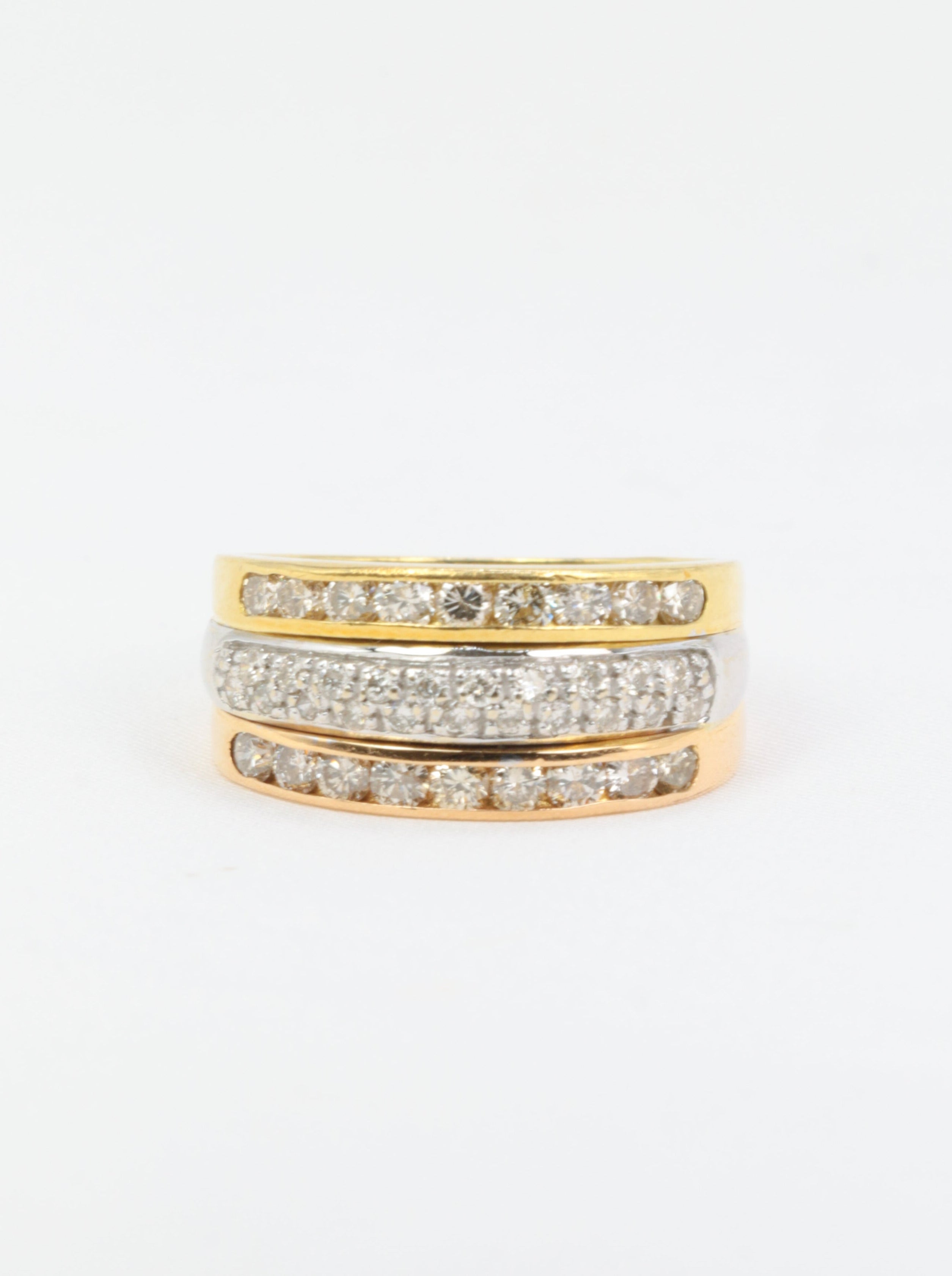 Bague vintage trois or et diamants