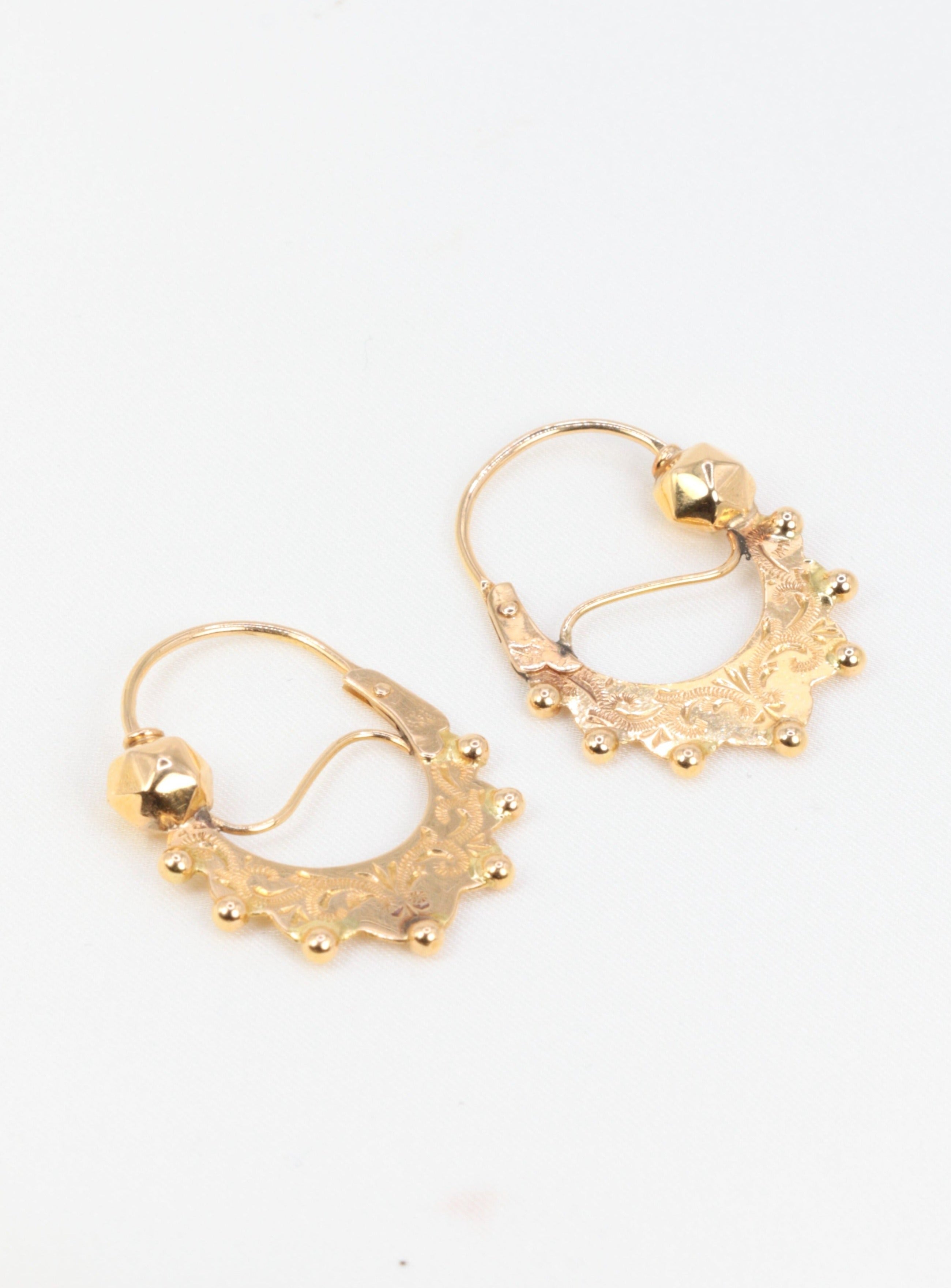 Pair of old Savoyard hoop earrings or Tarines in yellow gold