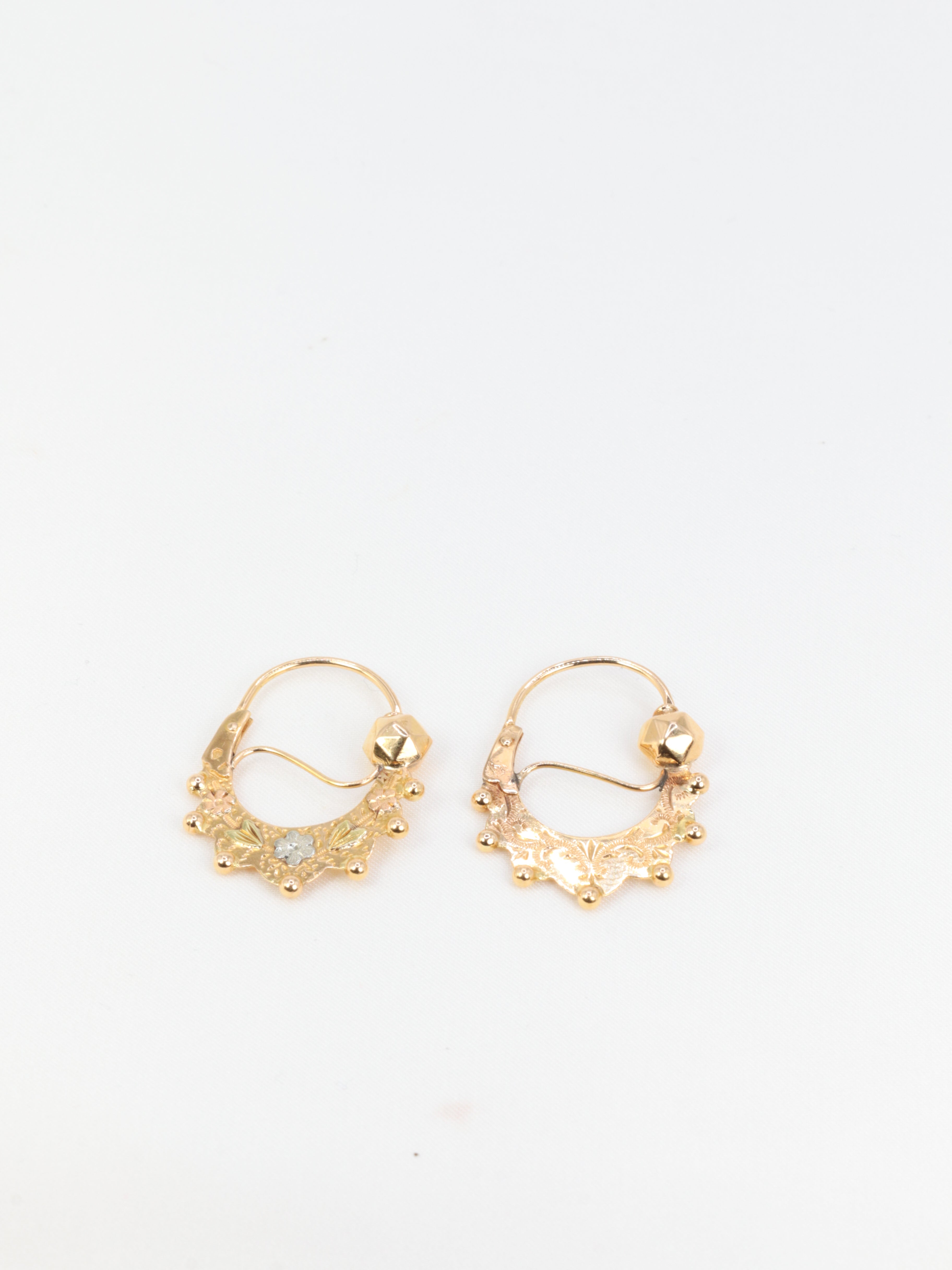 Paire de créoles savoyardes anciennes ou Tarines en or jaune