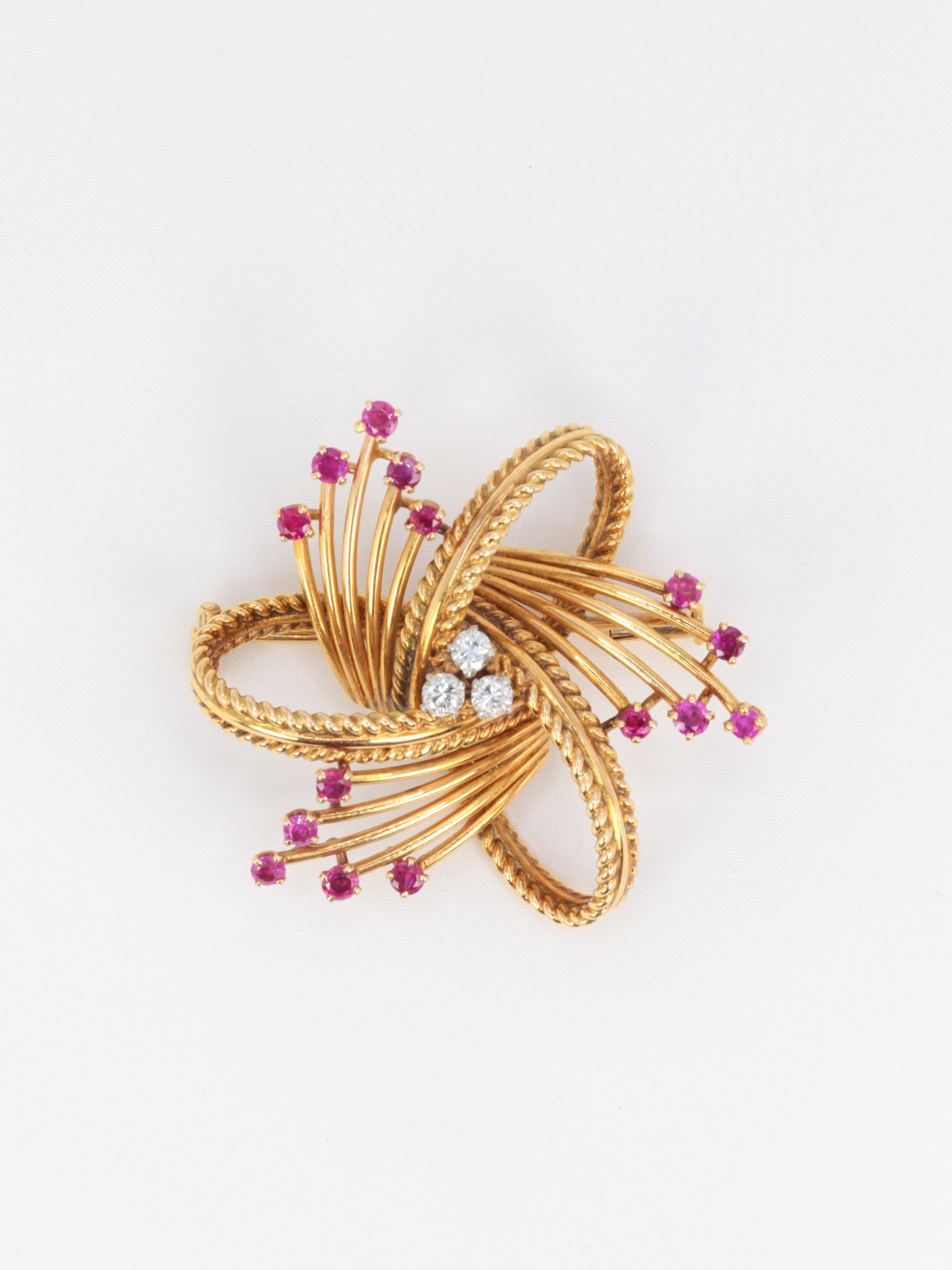 Vintage brooch in gold, diamonds and rubies