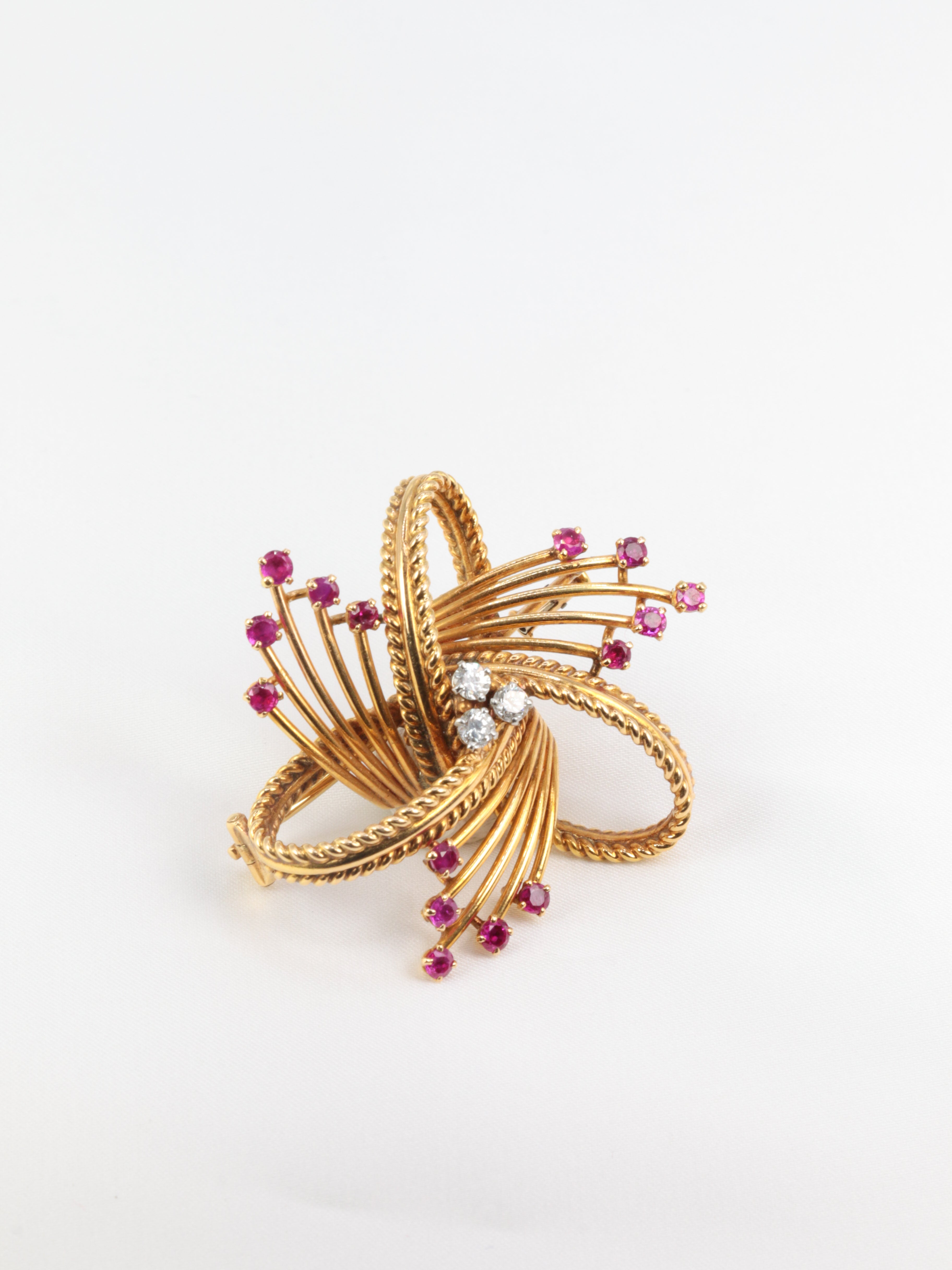 Vintage brooch in gold, diamonds and rubies